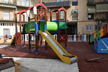 Nuevo juego infantil en la plaza de María Cristina 
