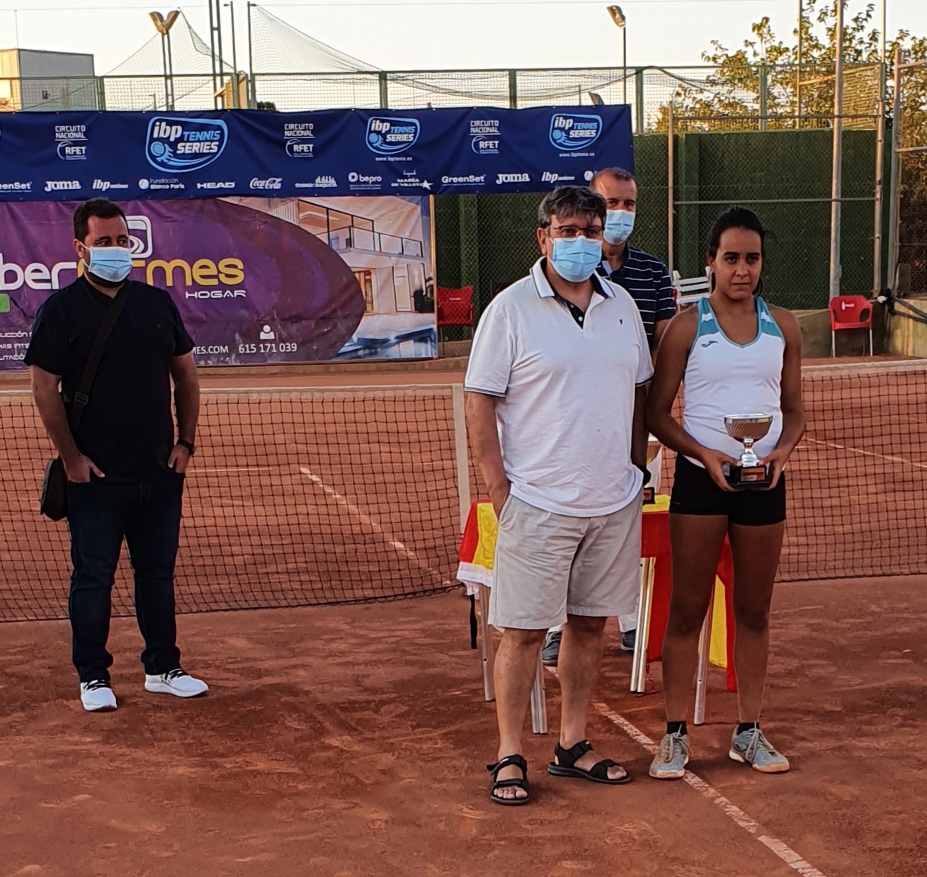 TENIS FEMENINO TROFEO UVA Y VINO 3