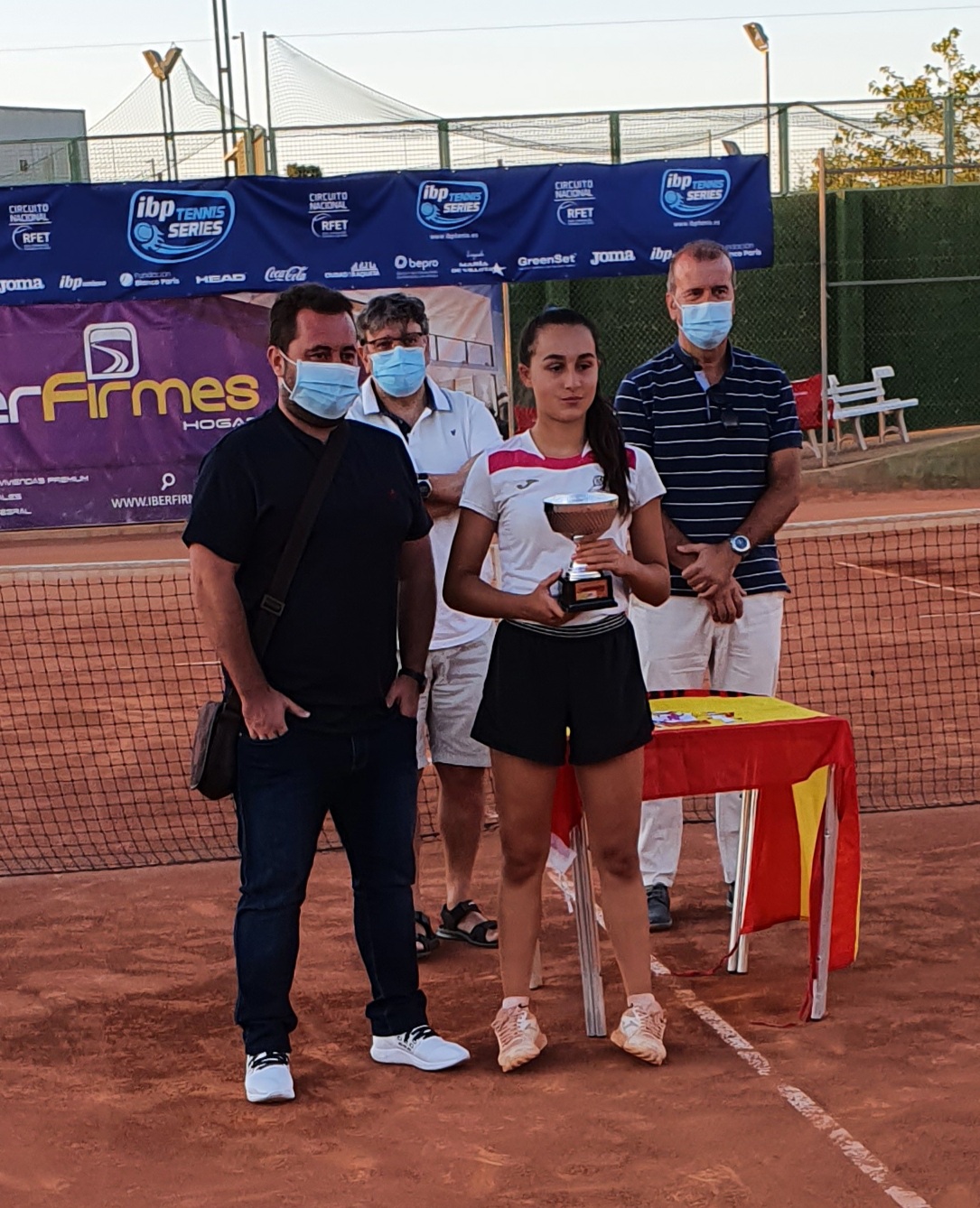 TENIS FEMENINO TROFEO UVA Y VINO 2