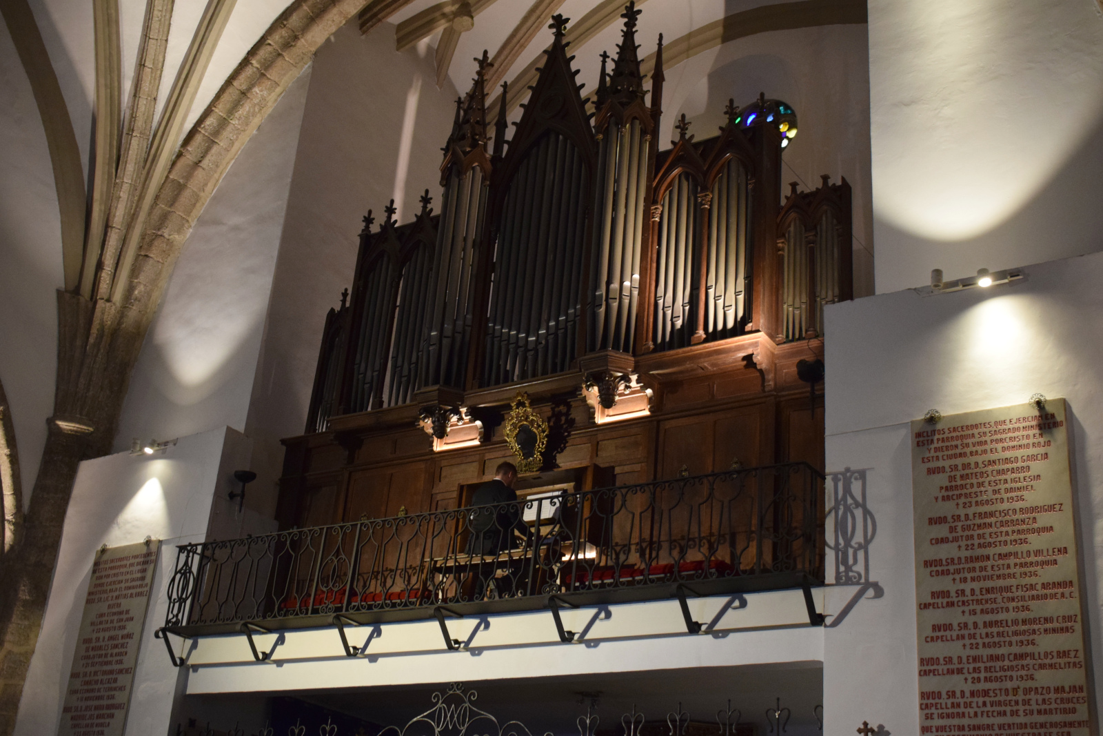 El órgano de la iglesia de Santa María durante la batalla