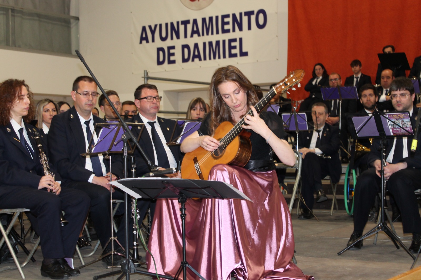 La guitarrista Carmen Becerra Jiménez durante su actuación