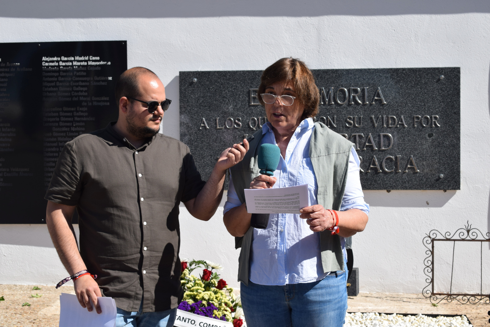 Teresa Ortega y Pepe Jiménez durante la lectura del manifiesto