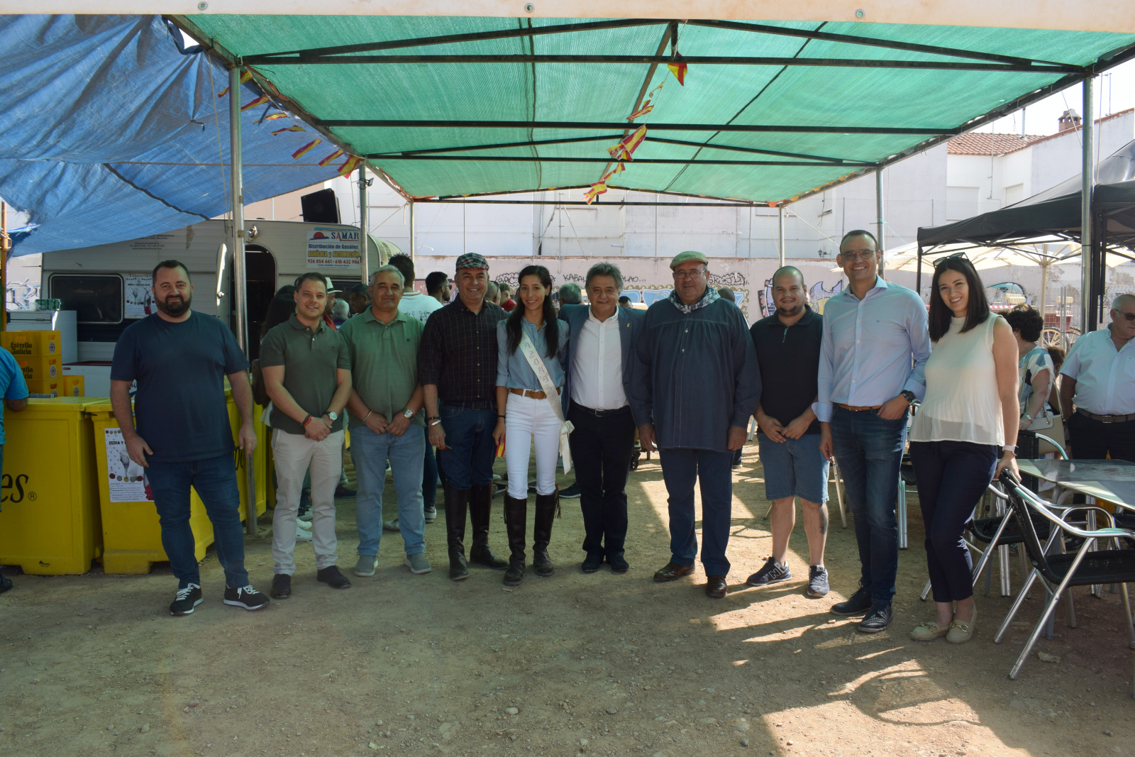 Las autoridades locales junto con la Amazona, el Mayoral y el presidente de la Peña