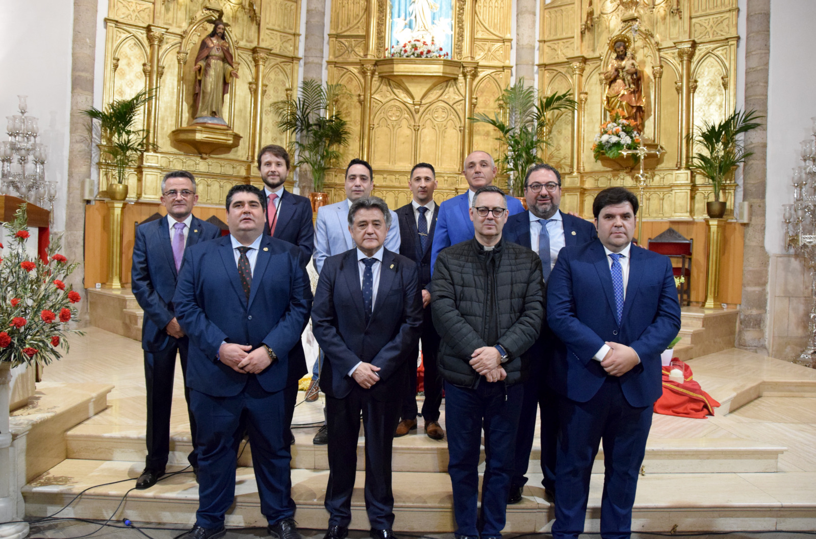 Ricardo Fernández del Moral junto al alcalde y presidentes de las cofradías y hermandades