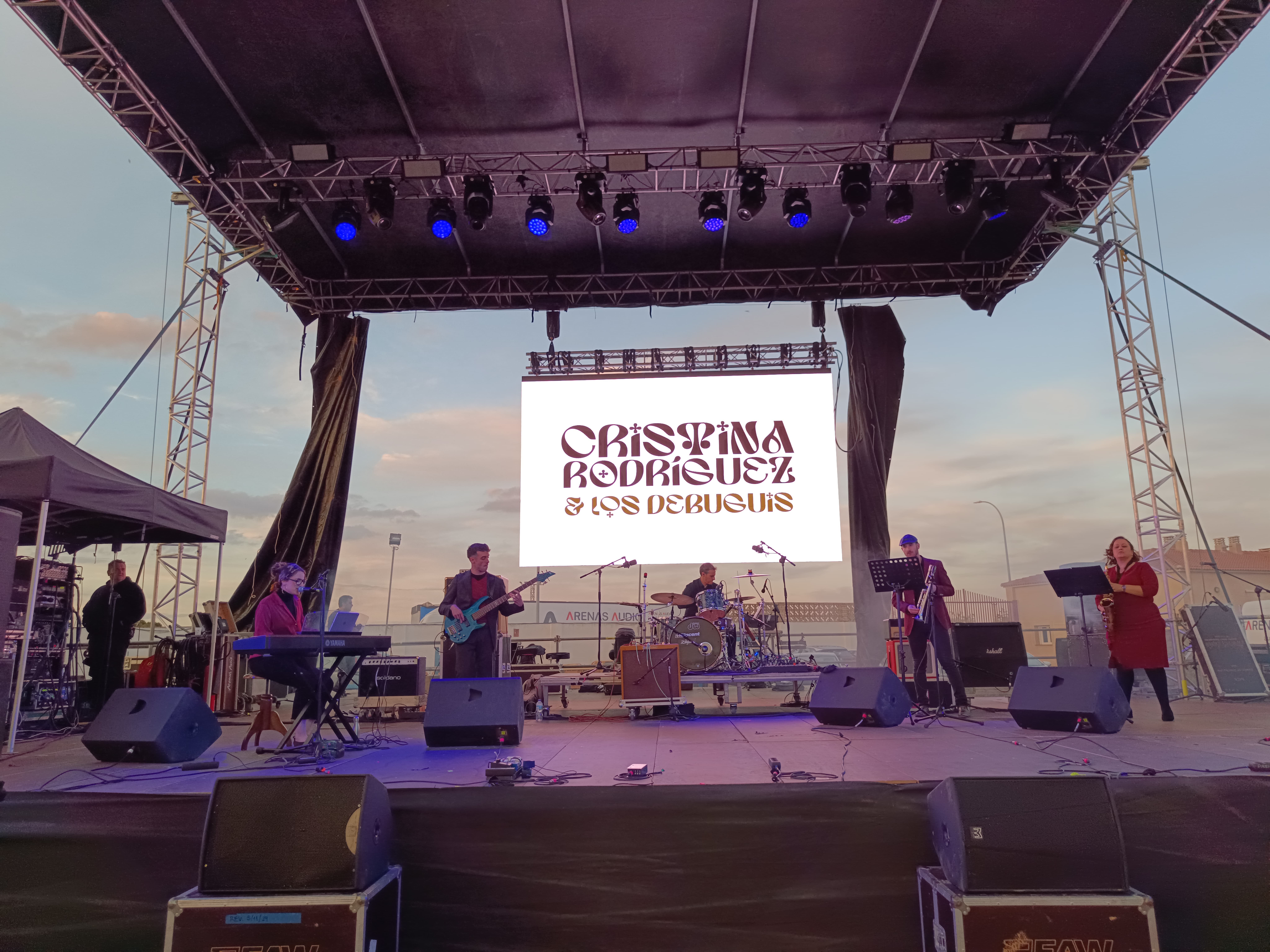 Cristina Rodríguez y Los Debuguis.