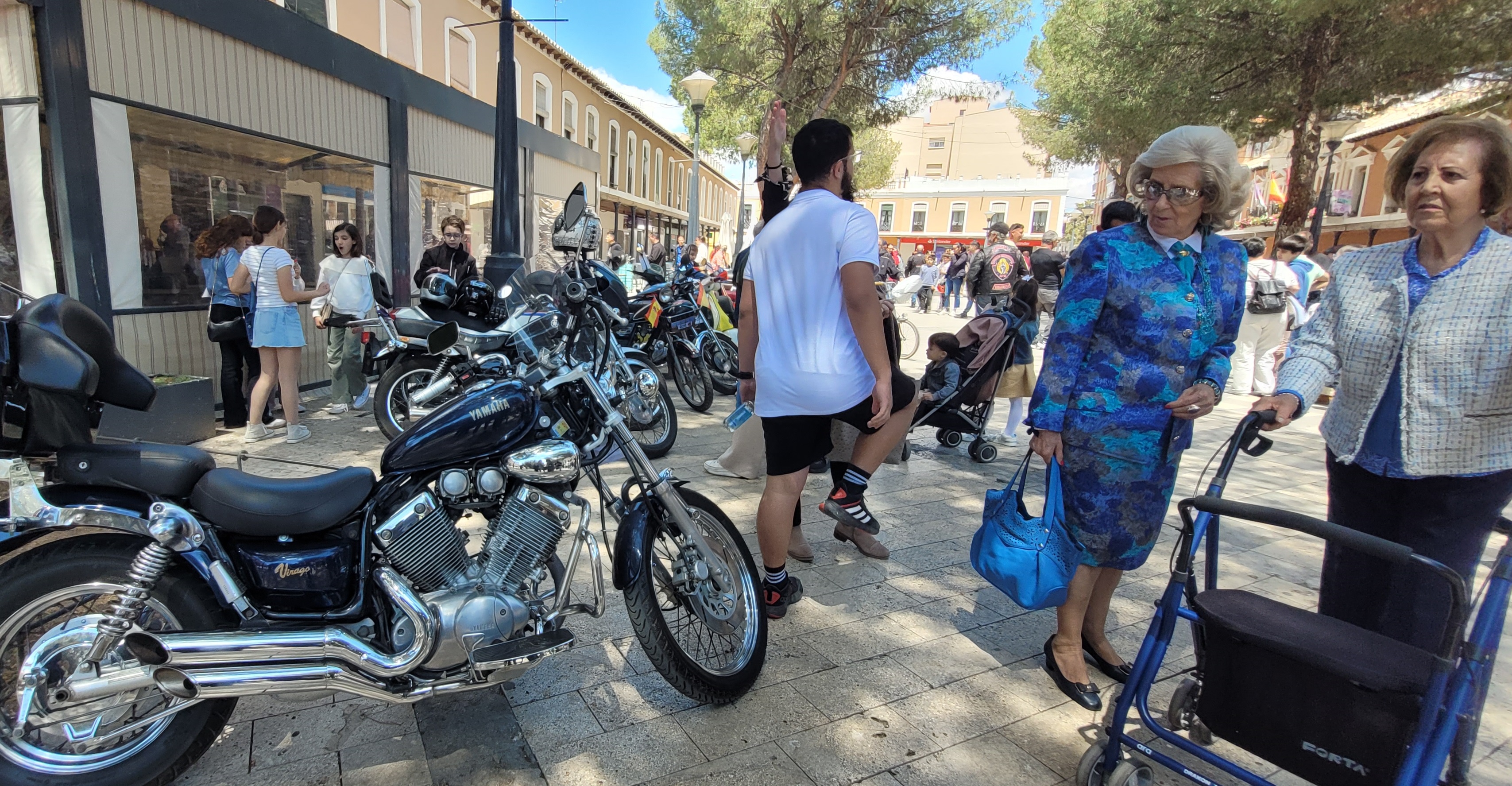 Las motos en la Plaza de España.