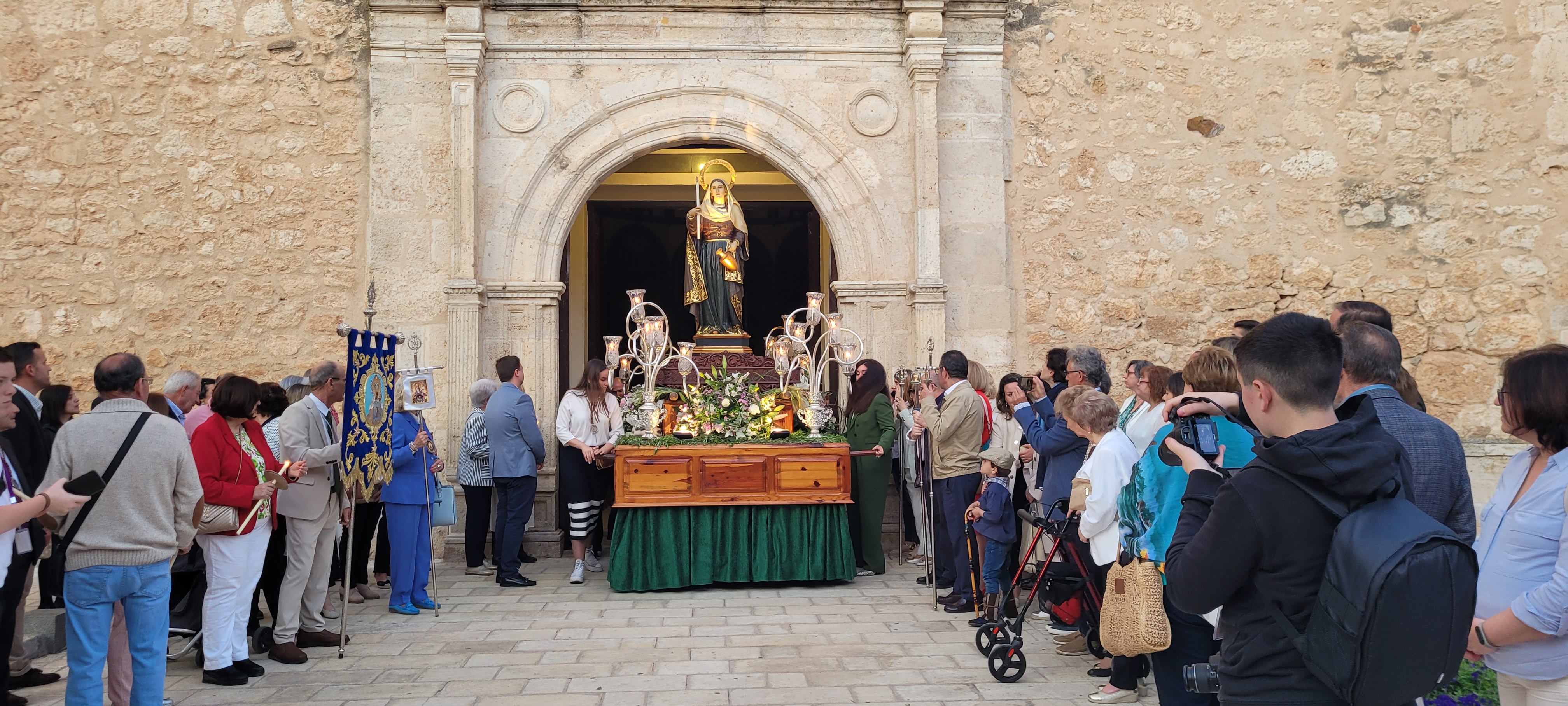 Procesión tras la función religiosa.