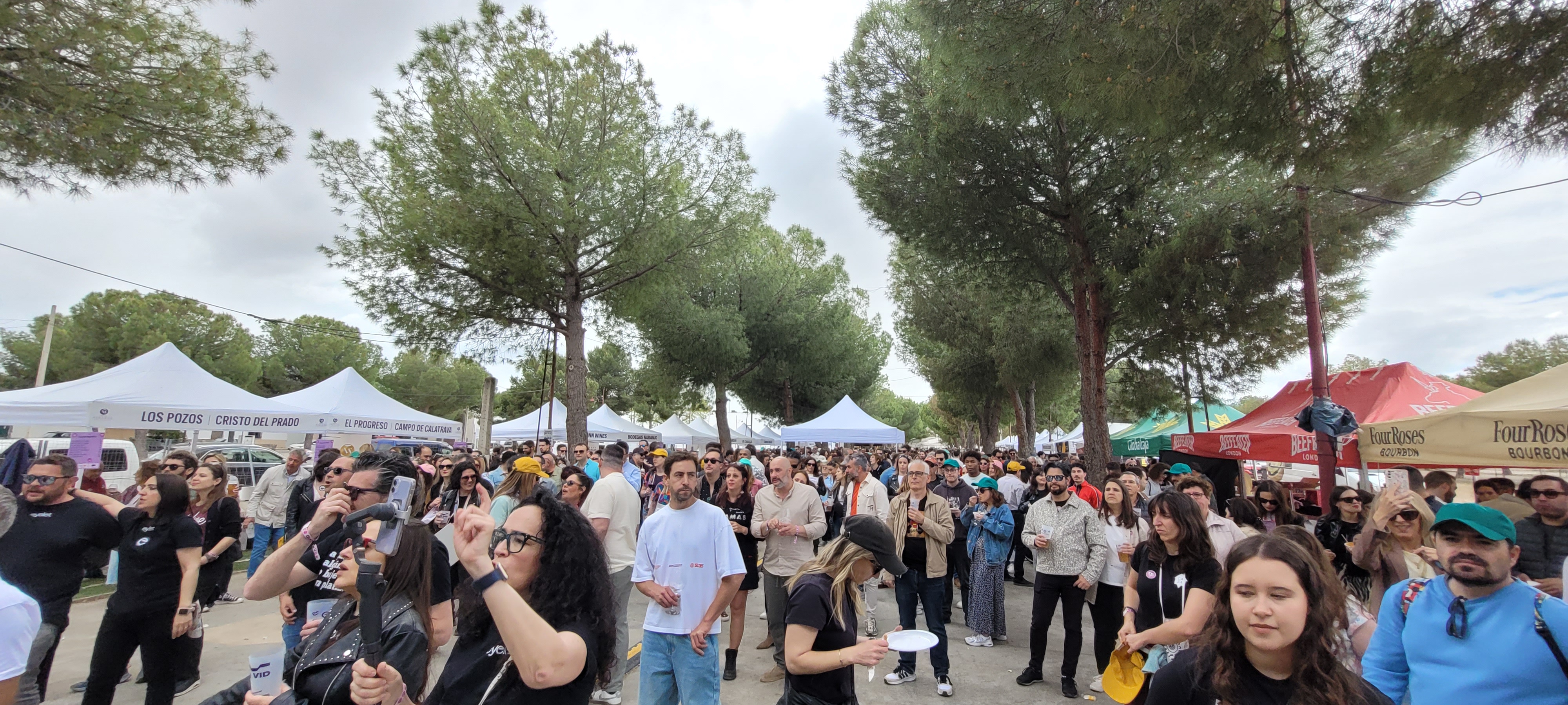Tardeo en el paseo ferial.