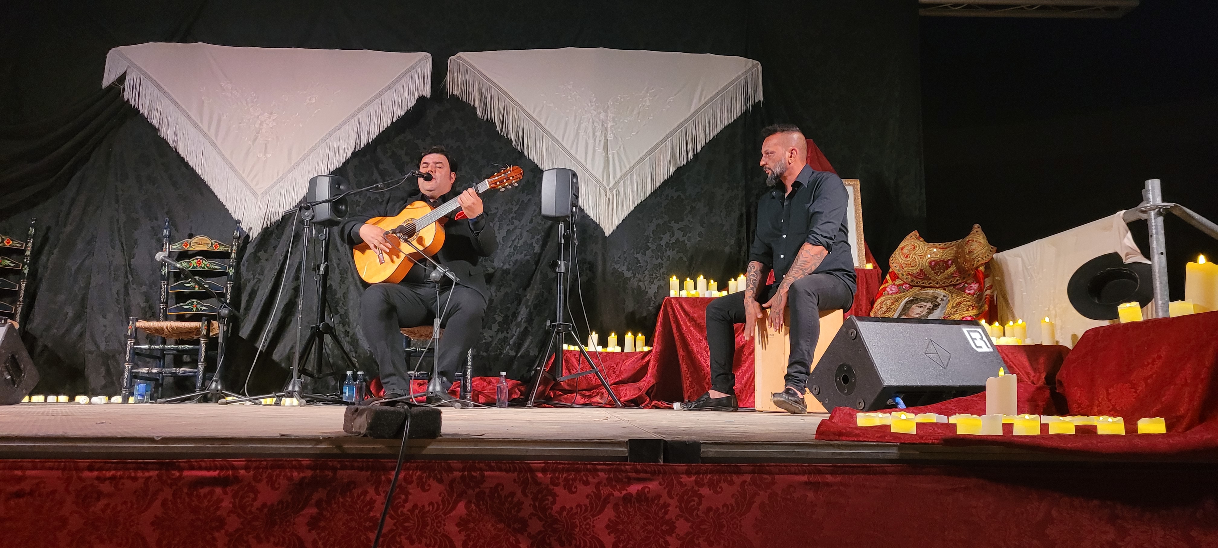 A la luz de las velas.