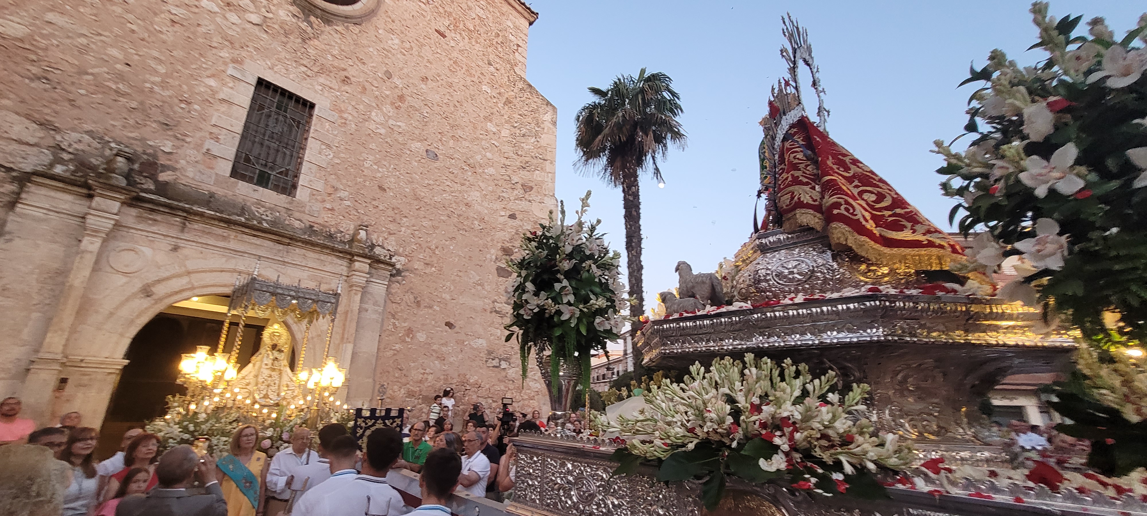 Encuentro con la Patrona en San Pedro.