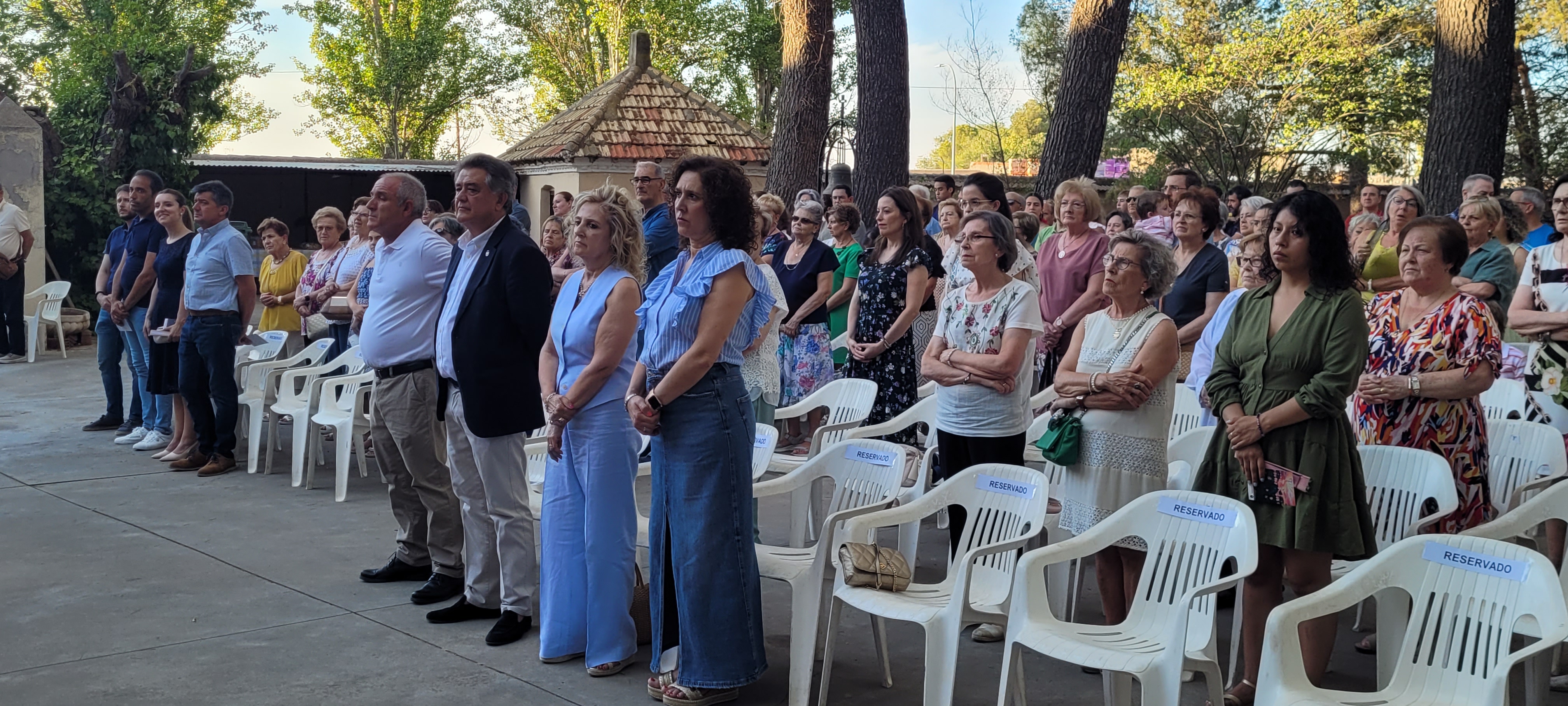 El alcalde junto al presidente de la cofradía.