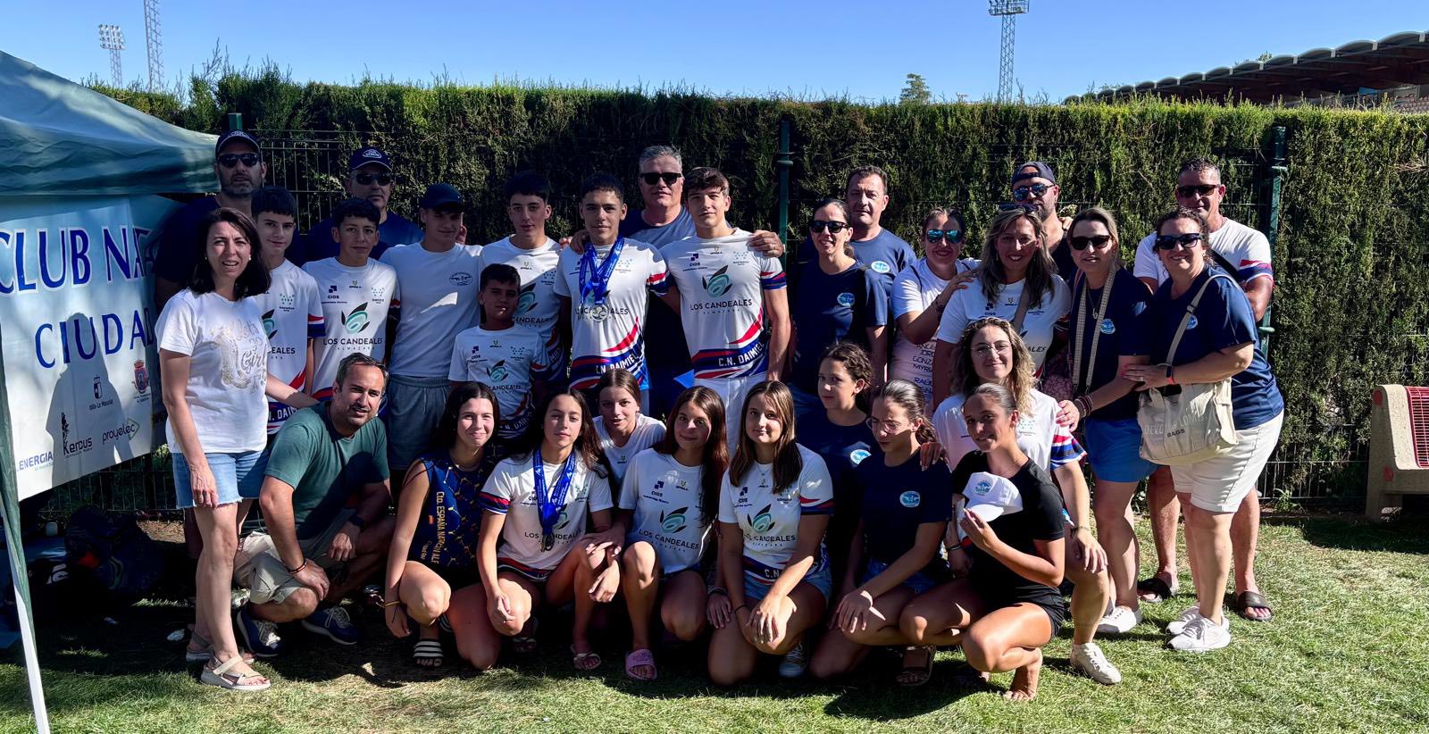 Participantes, equipo técnico y familiares en el evento