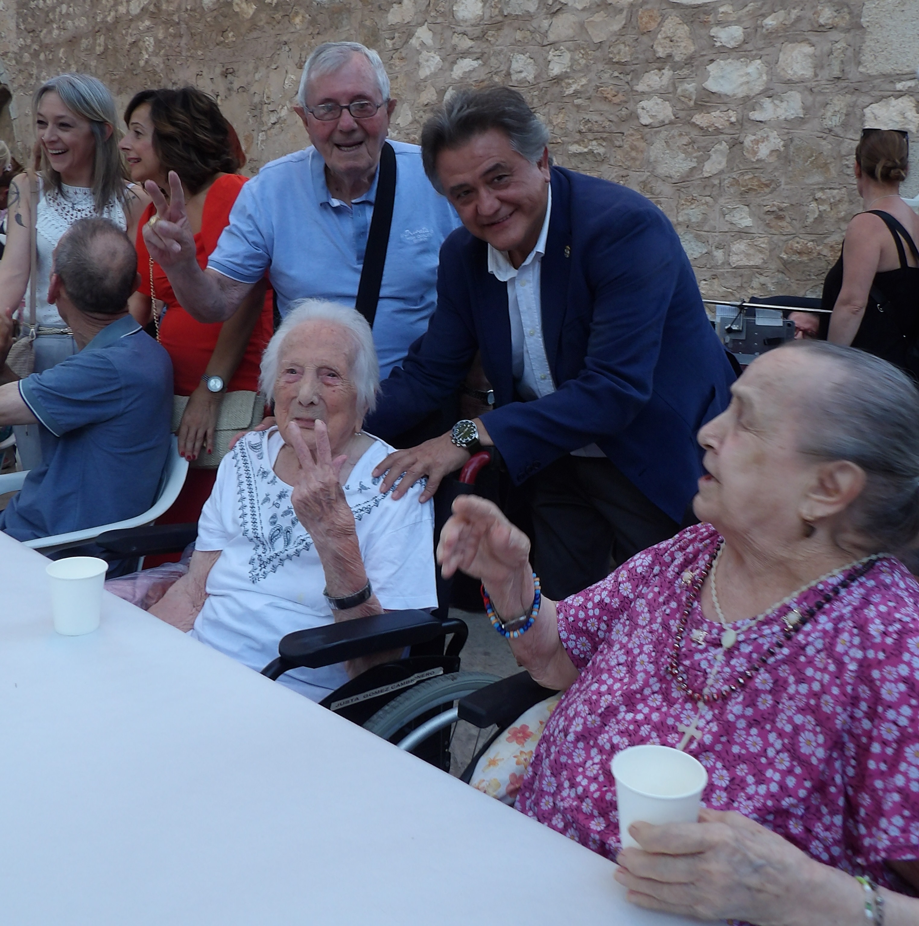 El alcalde en la Caravana Blanca.