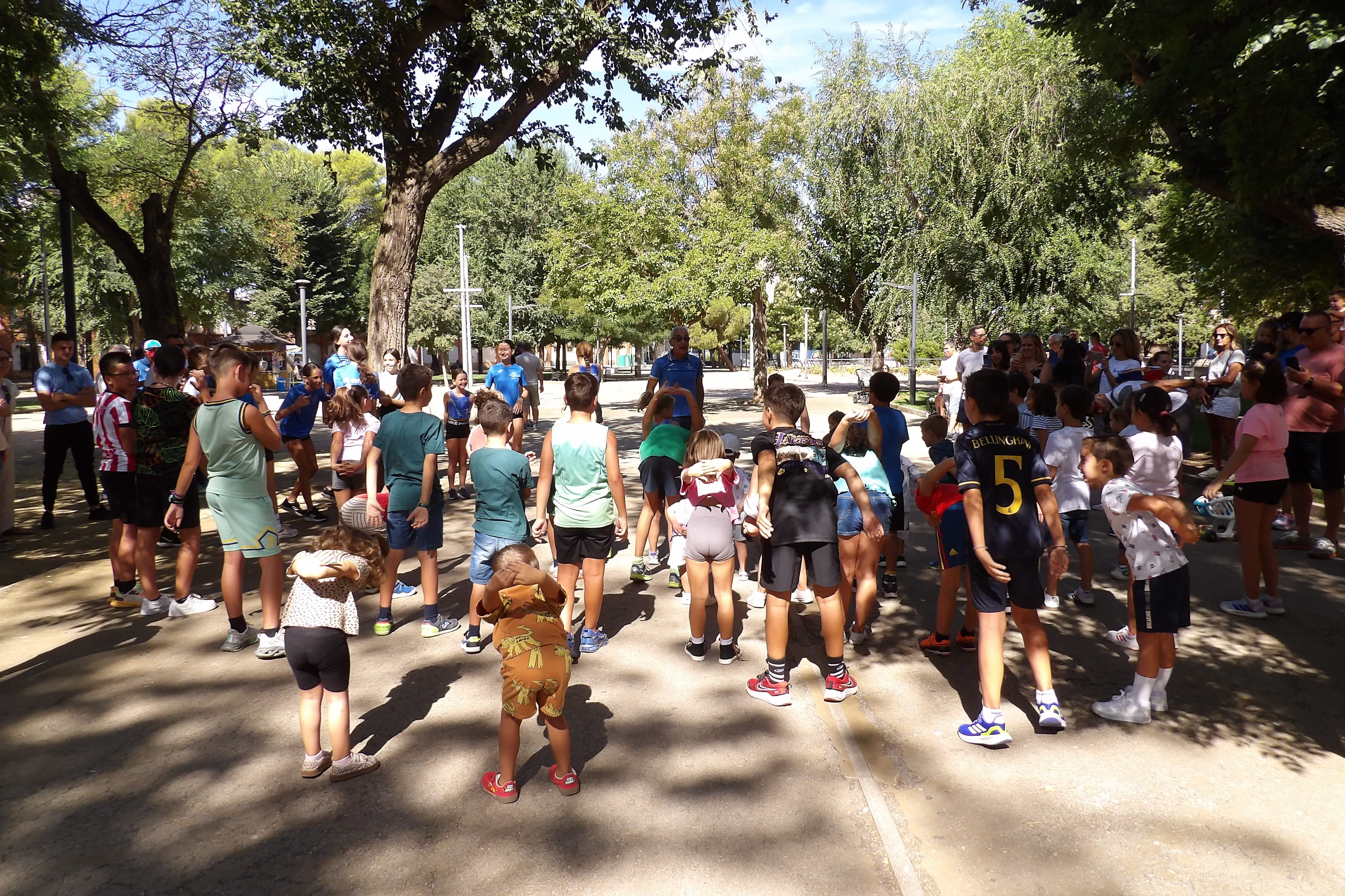 Un total de sesenta niños y niñas han participado en esta edición de 'Jugando al Atletismo'.