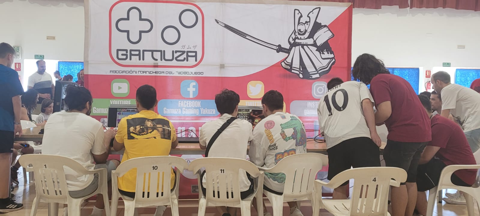 Zona de videojuegos retro.