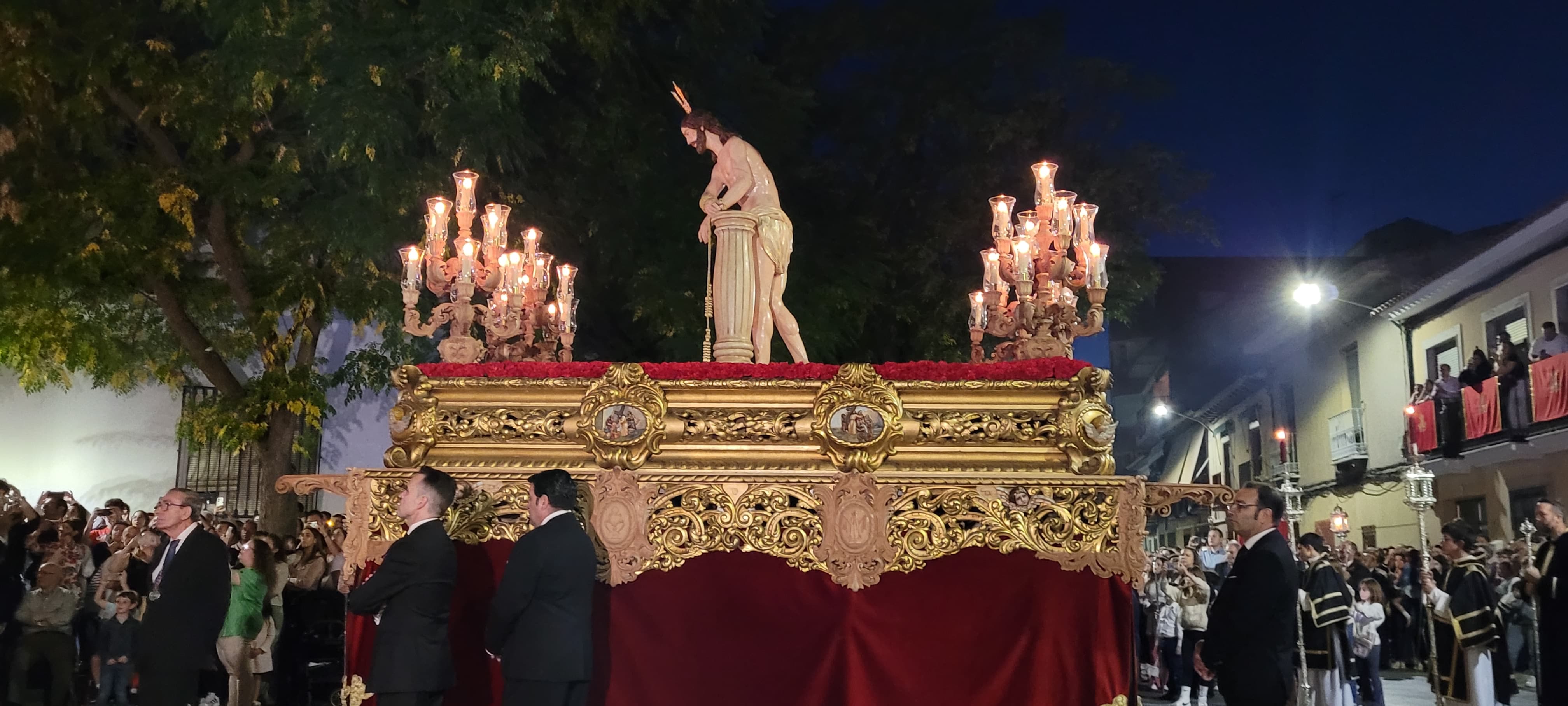 Llegada del Cristo de la Columna a la rotonda de Cruz Roja.