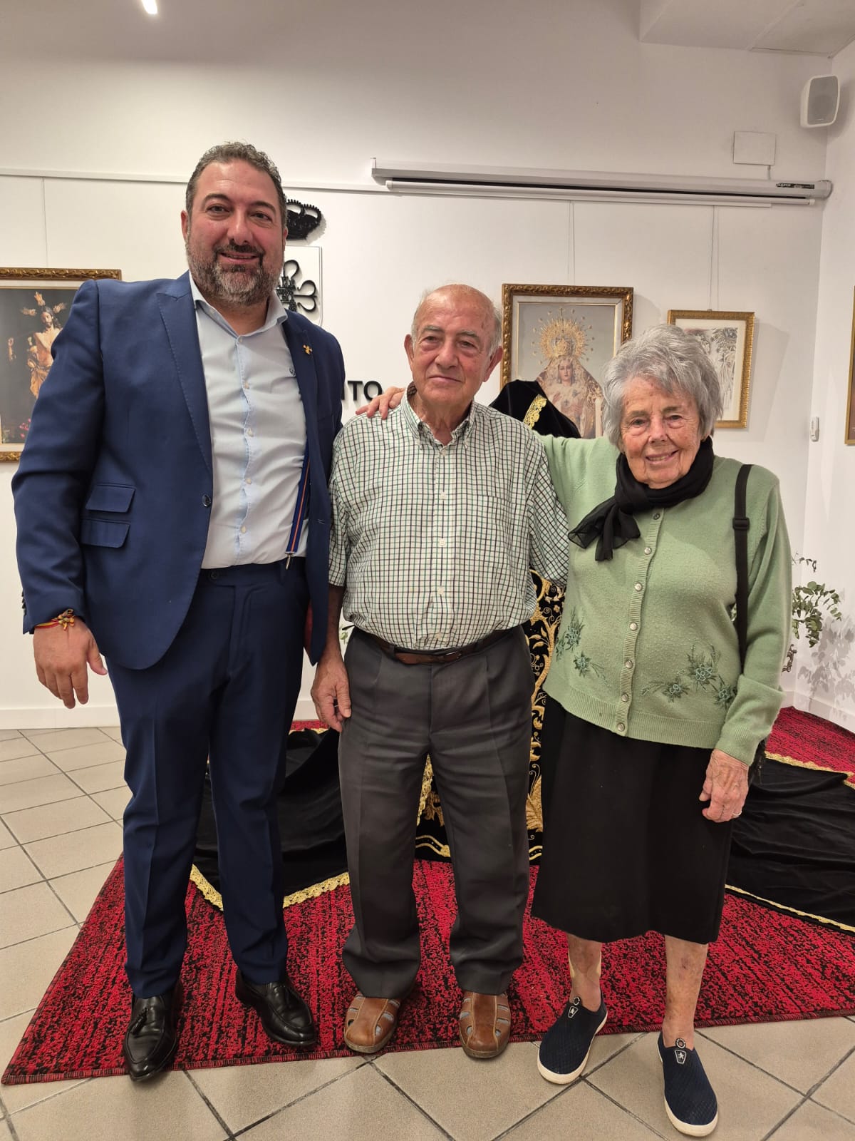 El presidente de 'Los Coloraos' junto a los hermanos número 1.