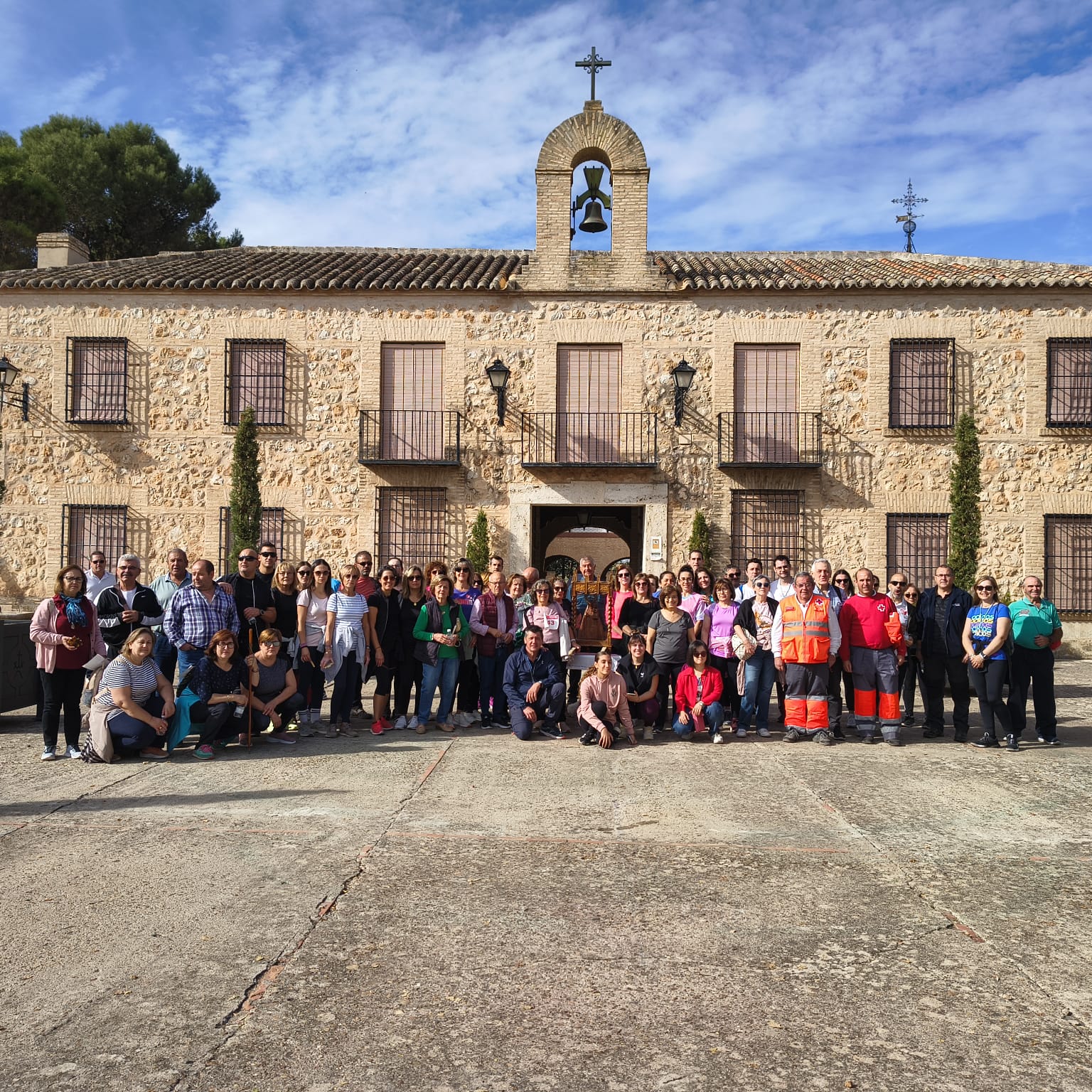 Unas cien personas han participado en la jornada solidaria.