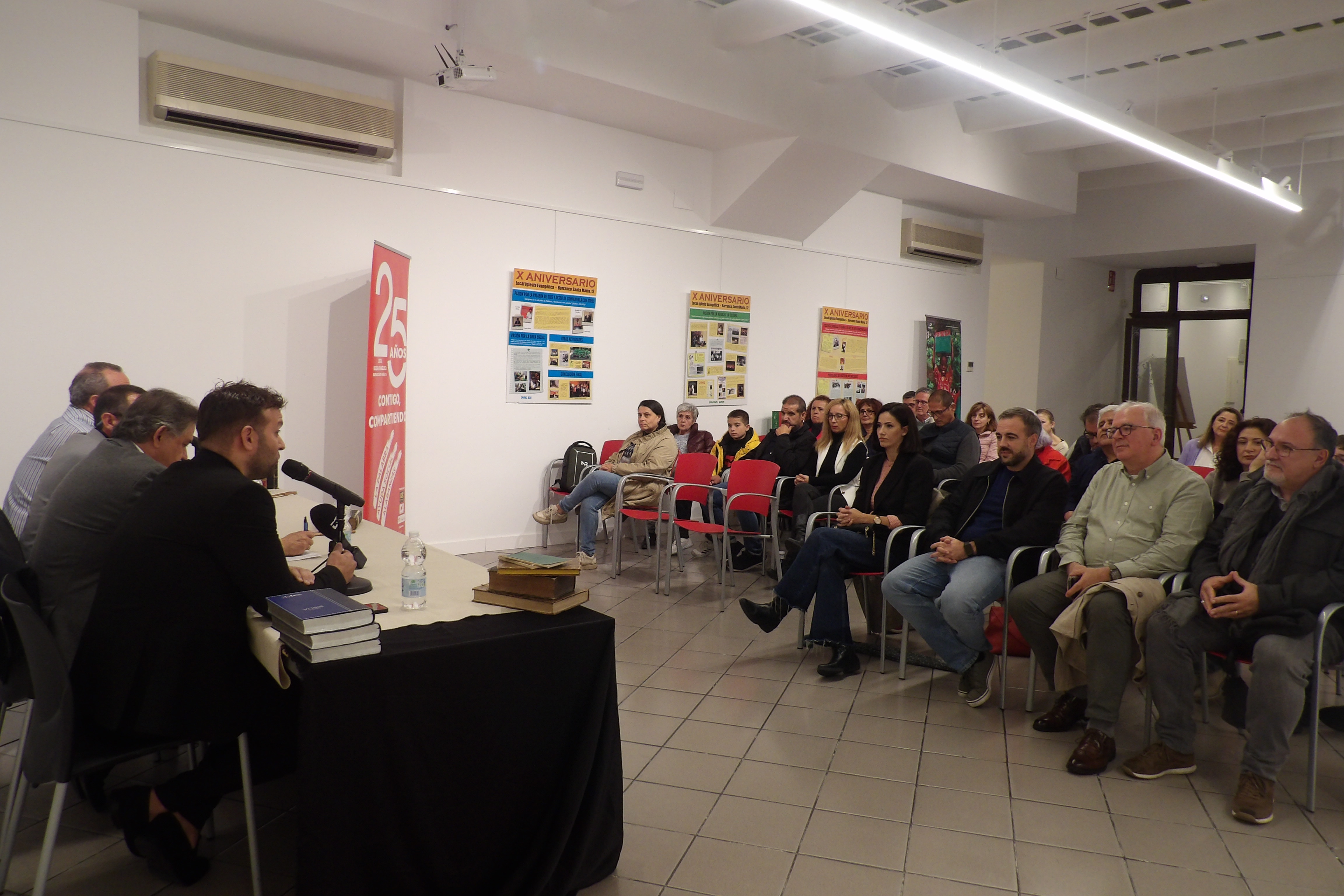 La exposición se inauguró este viernes en el Casino de la Armonía.