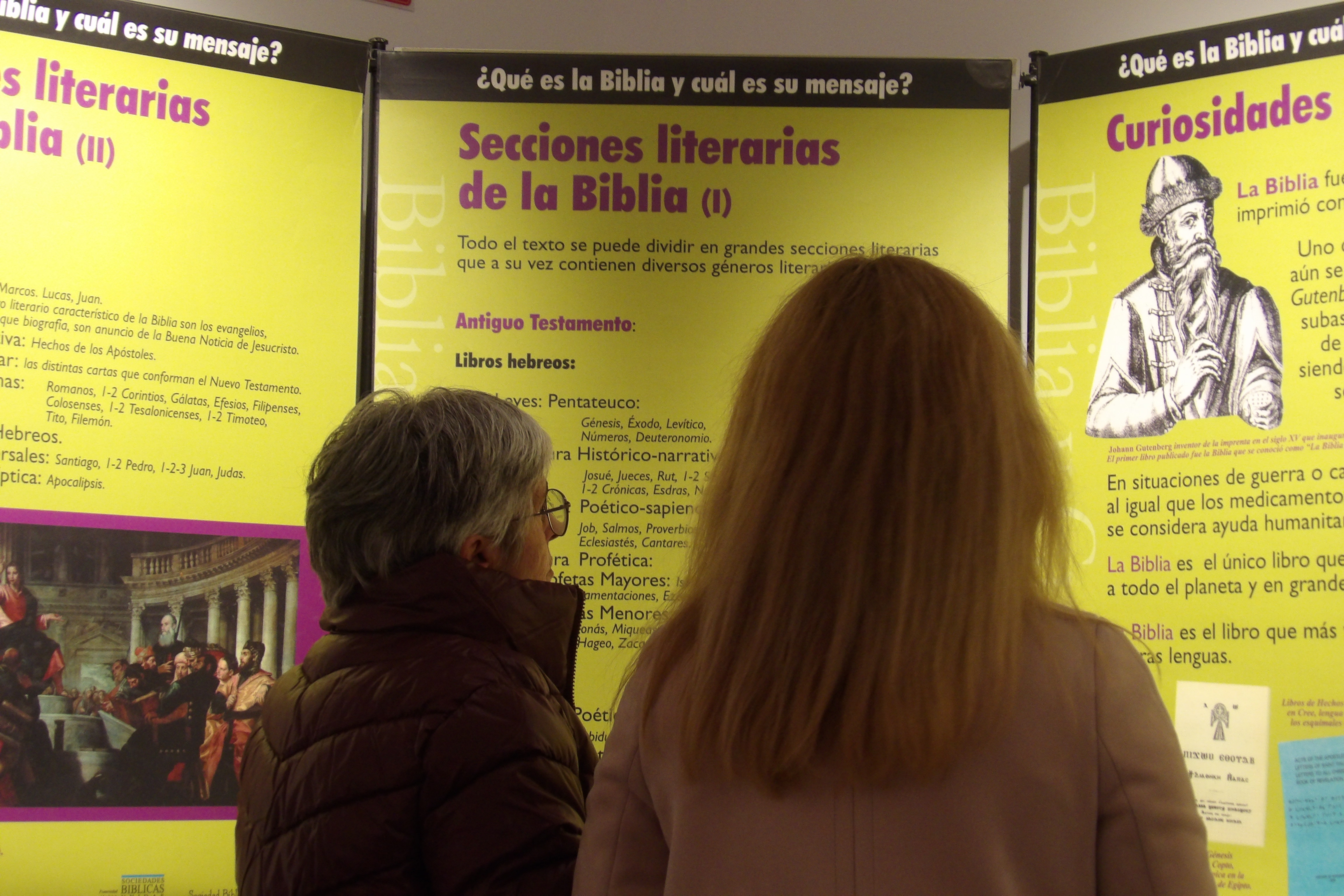 La exposición muestra la influencia de la Biblia en la cultura.