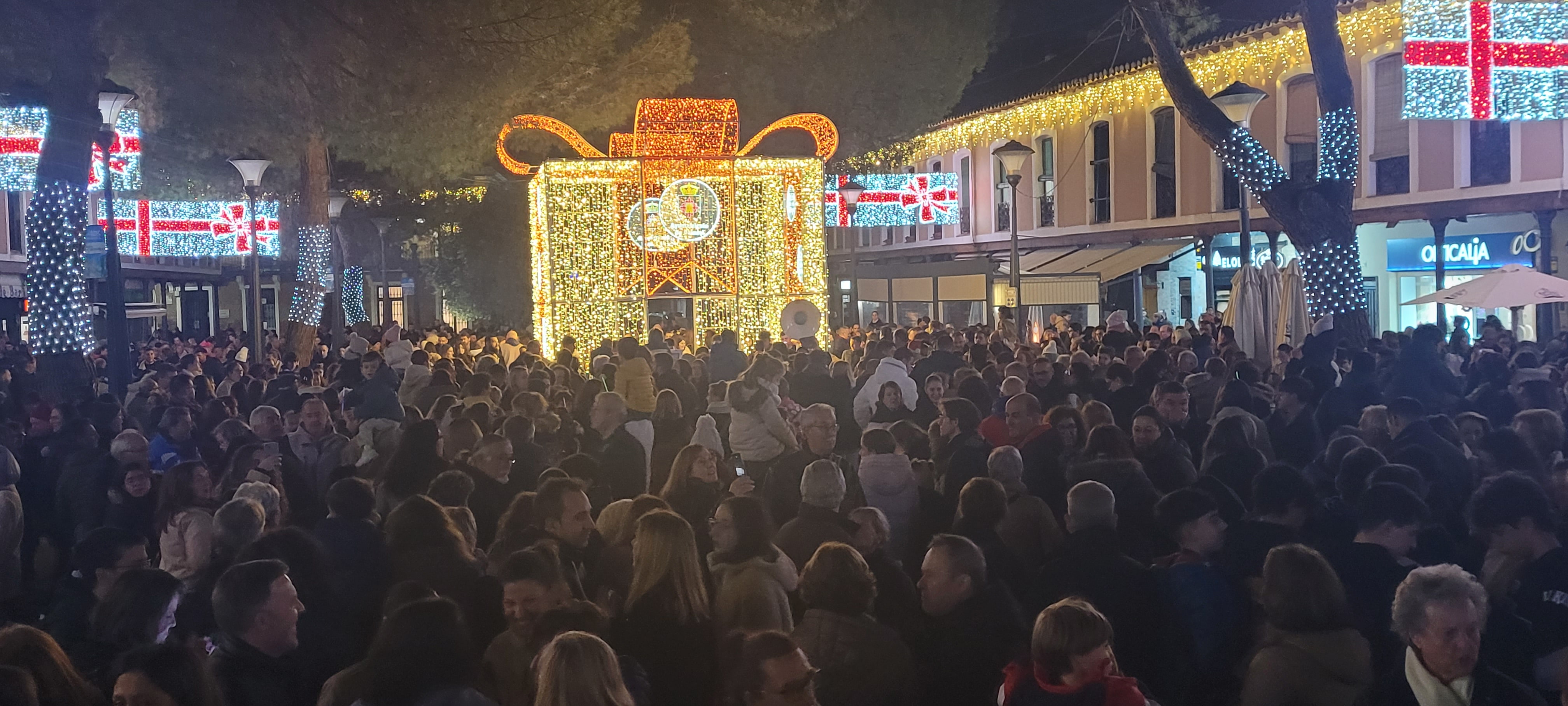 La Plaza de España se llenó de gente.