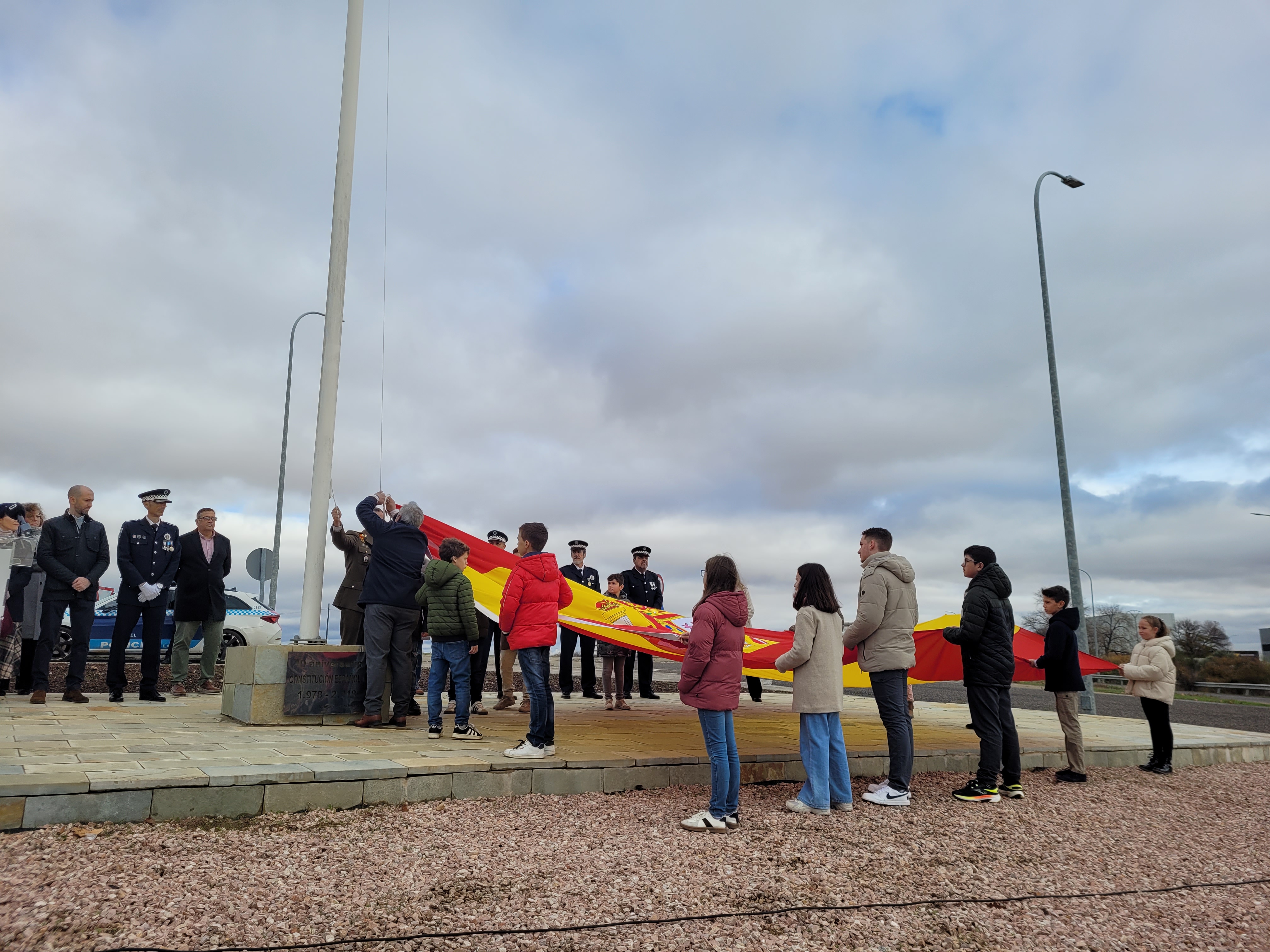 Los jóvenes del Foro Infantil y Juvenil ‘Tu Voz Cuenta’ y las damas infantiles.