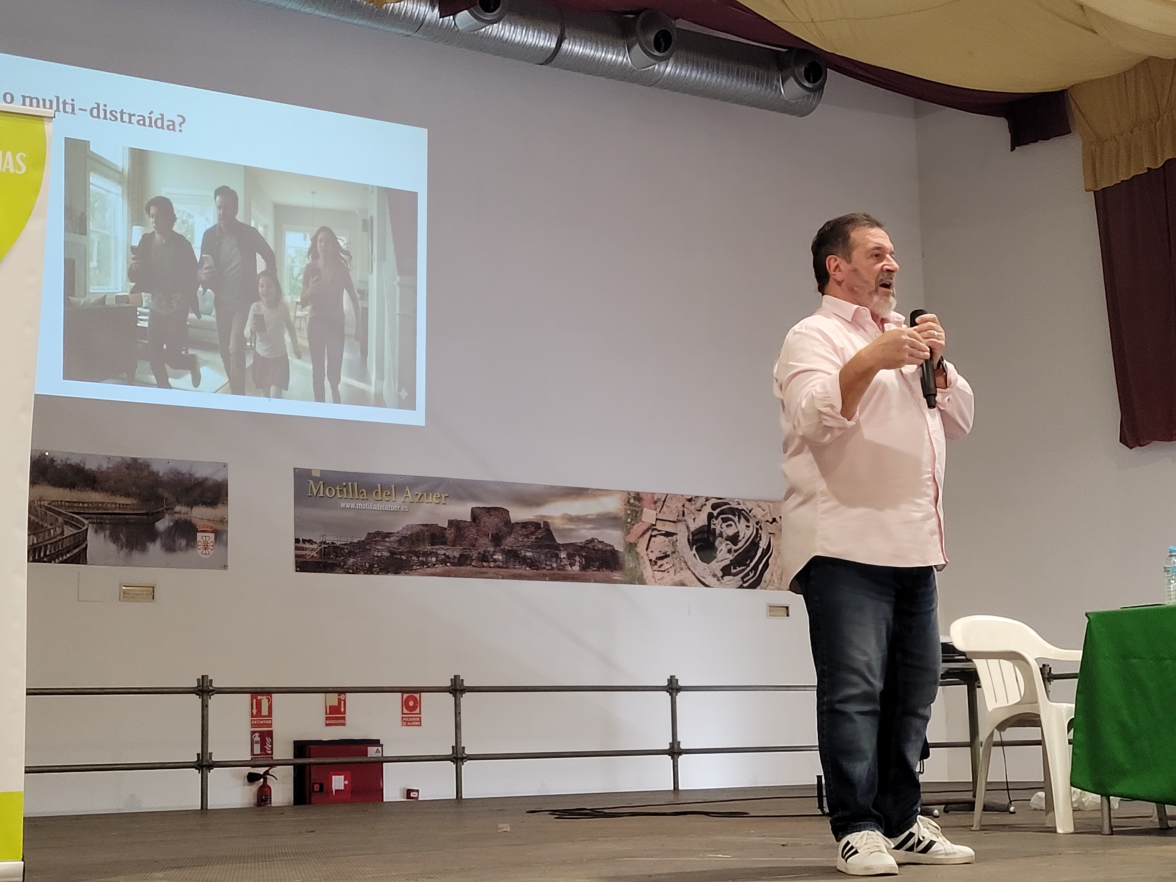 José José Gil en su intervención.