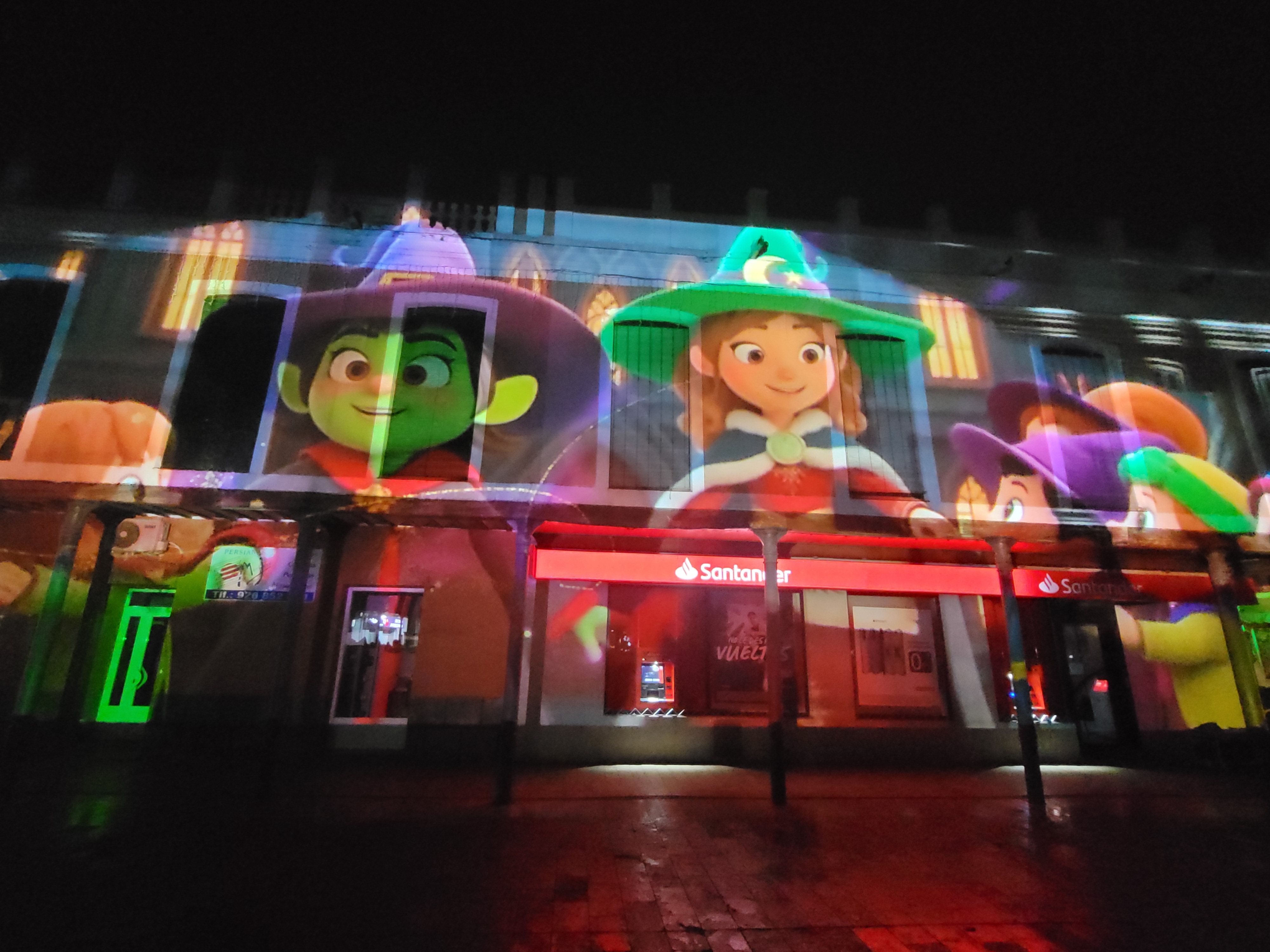 Vídeo mapping en la Plaza de España.