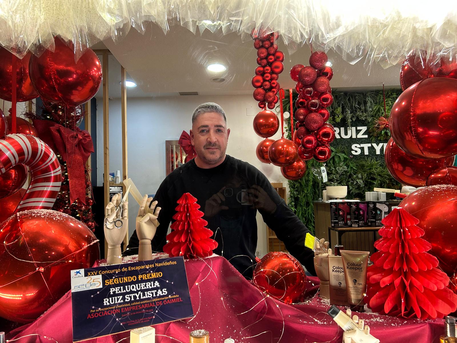 El segundo premio se ha otorgado a Peluquería Ruiz Stylistas.