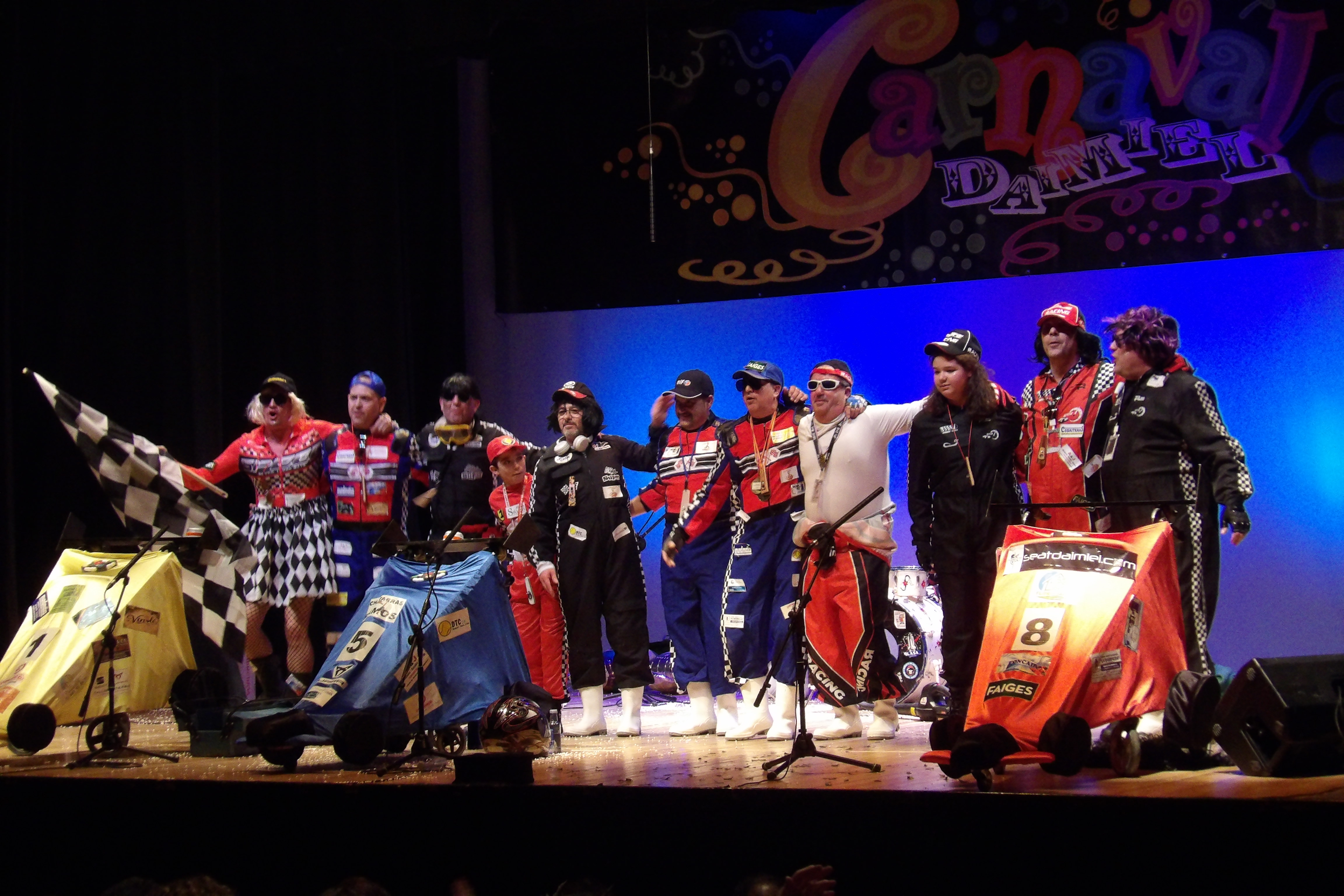 La charanga Chin-Chón al finalizar su actuación.