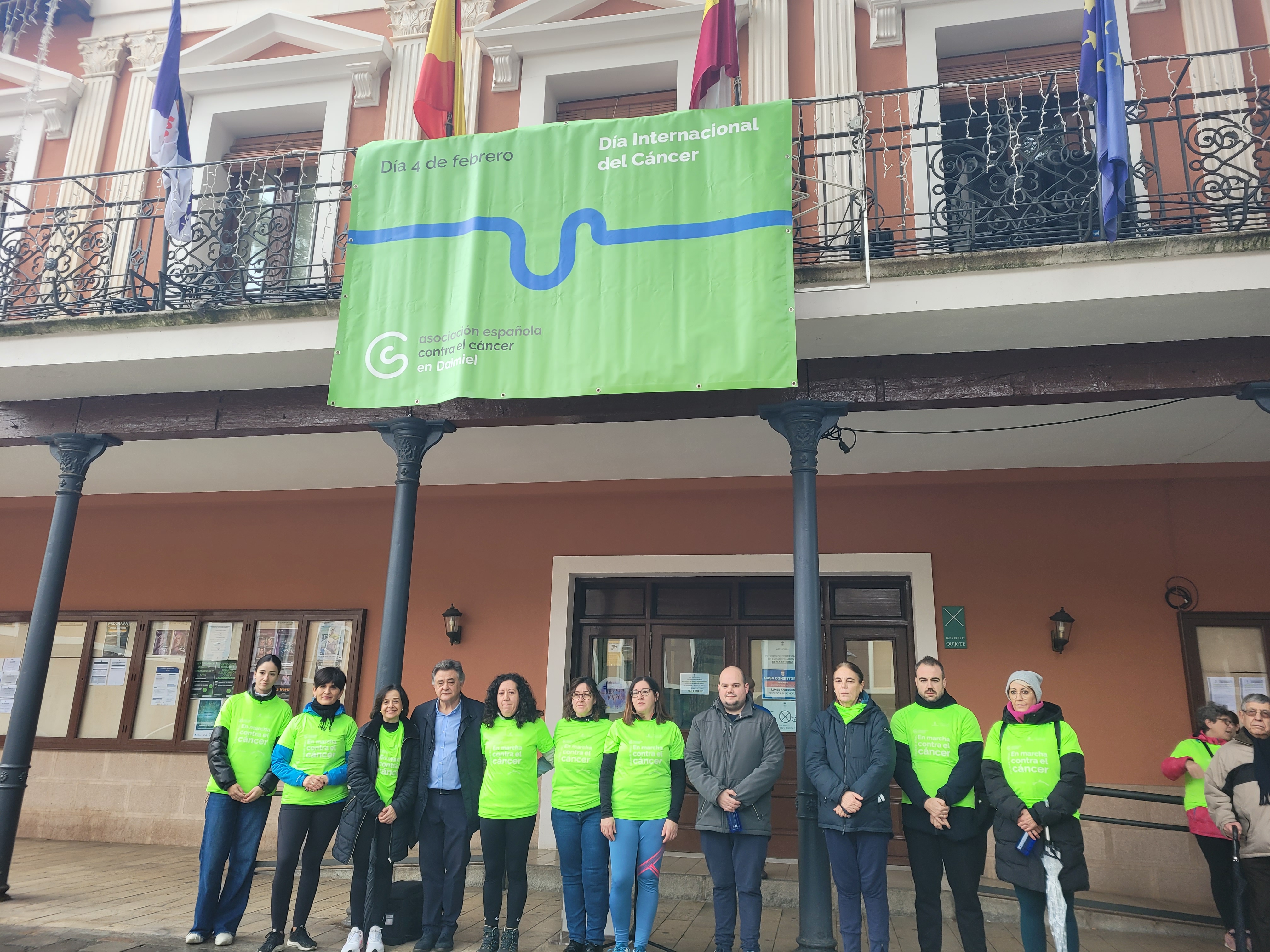 El acto institucional se celebró en la Plaza de España.