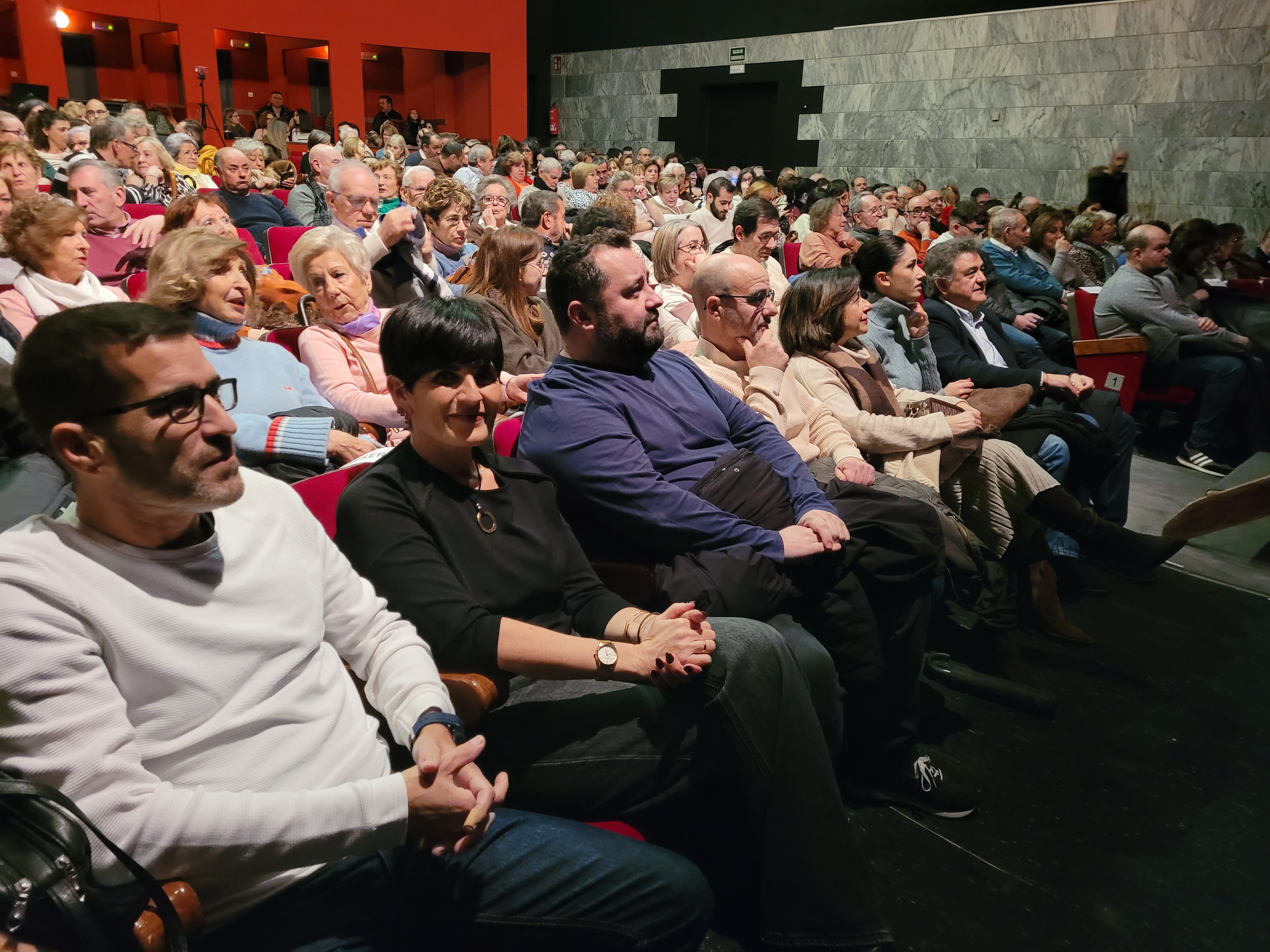 No quedaron butacas libres en el Ayala.