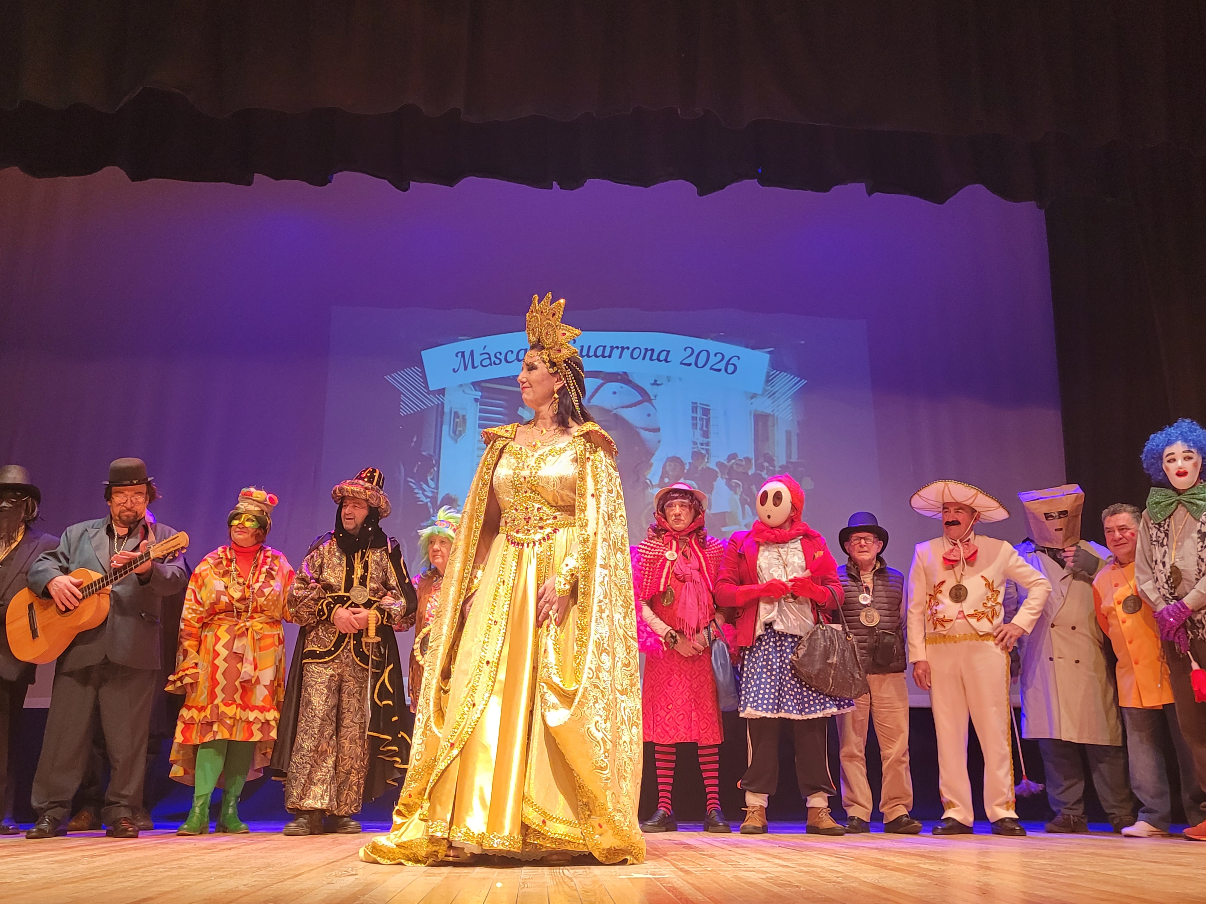 En el escenario estuvieron las Máscaras Guarronas desde 1998.