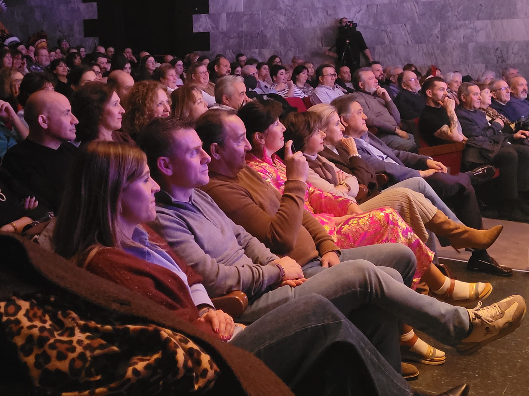 No quedaron butacas vacías en el Teatro Ayala.