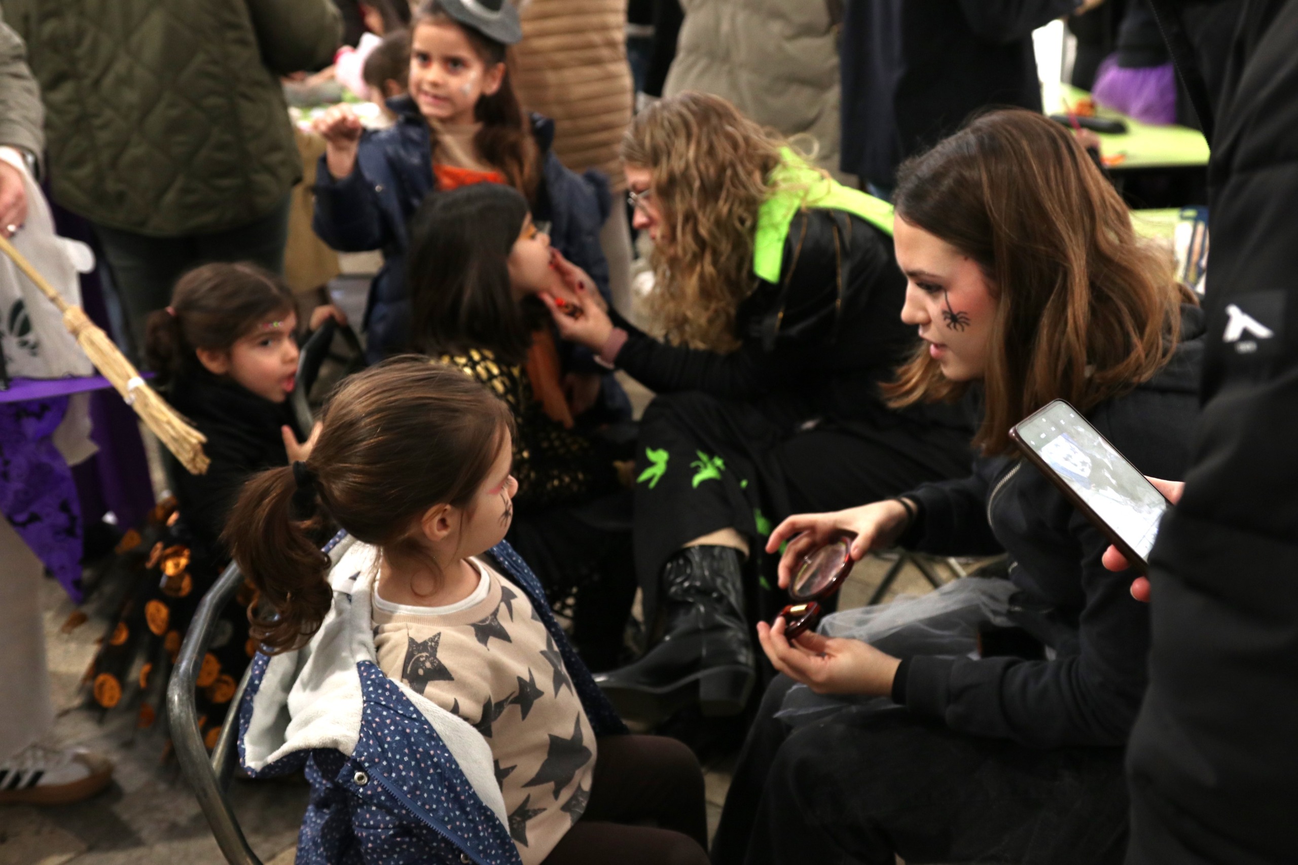 El sábado por la mañana, la Plaza de España fue escenario del PequeBruji.