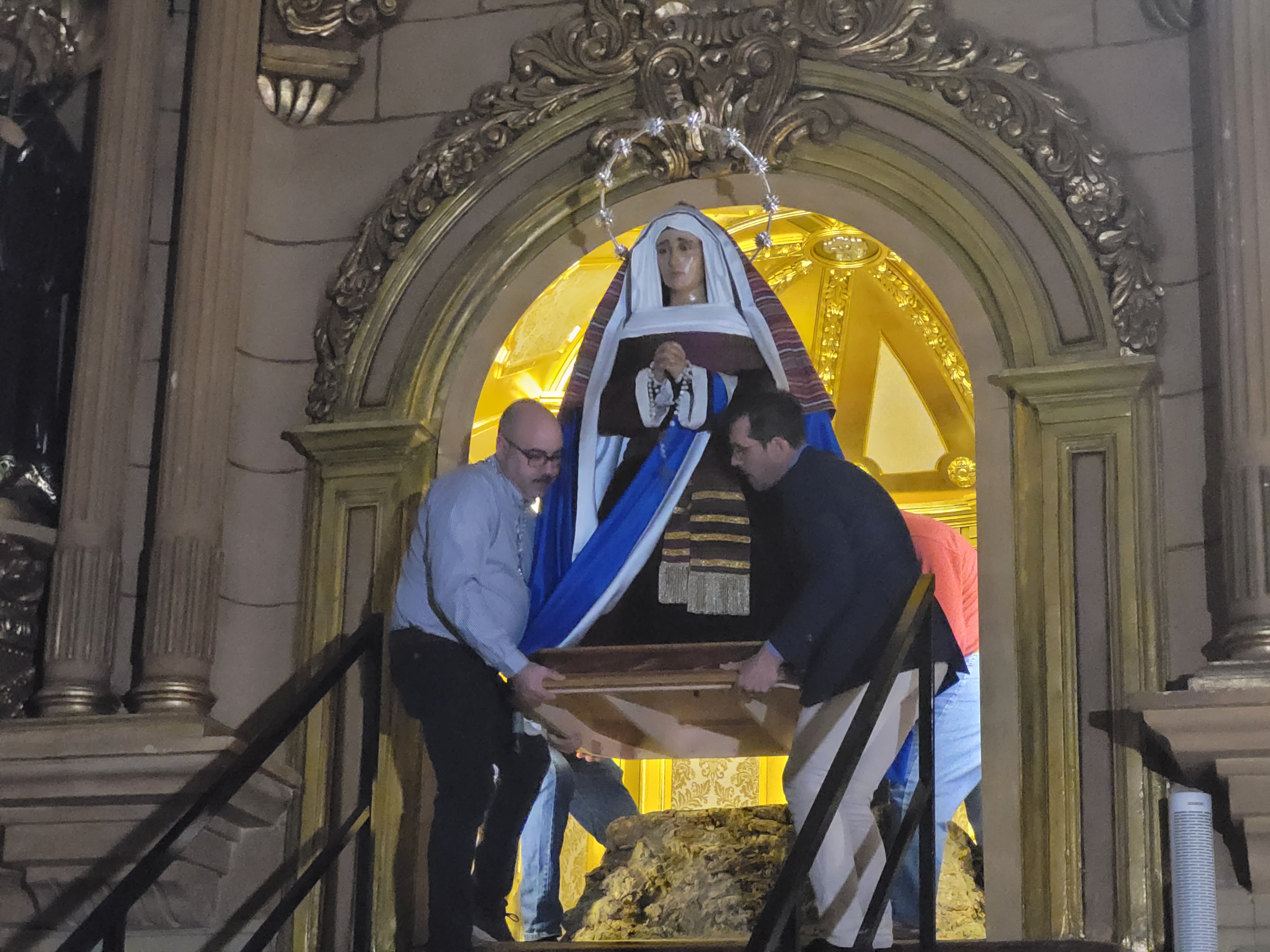 Bajada de la Virgen de la Soledad este viernes.