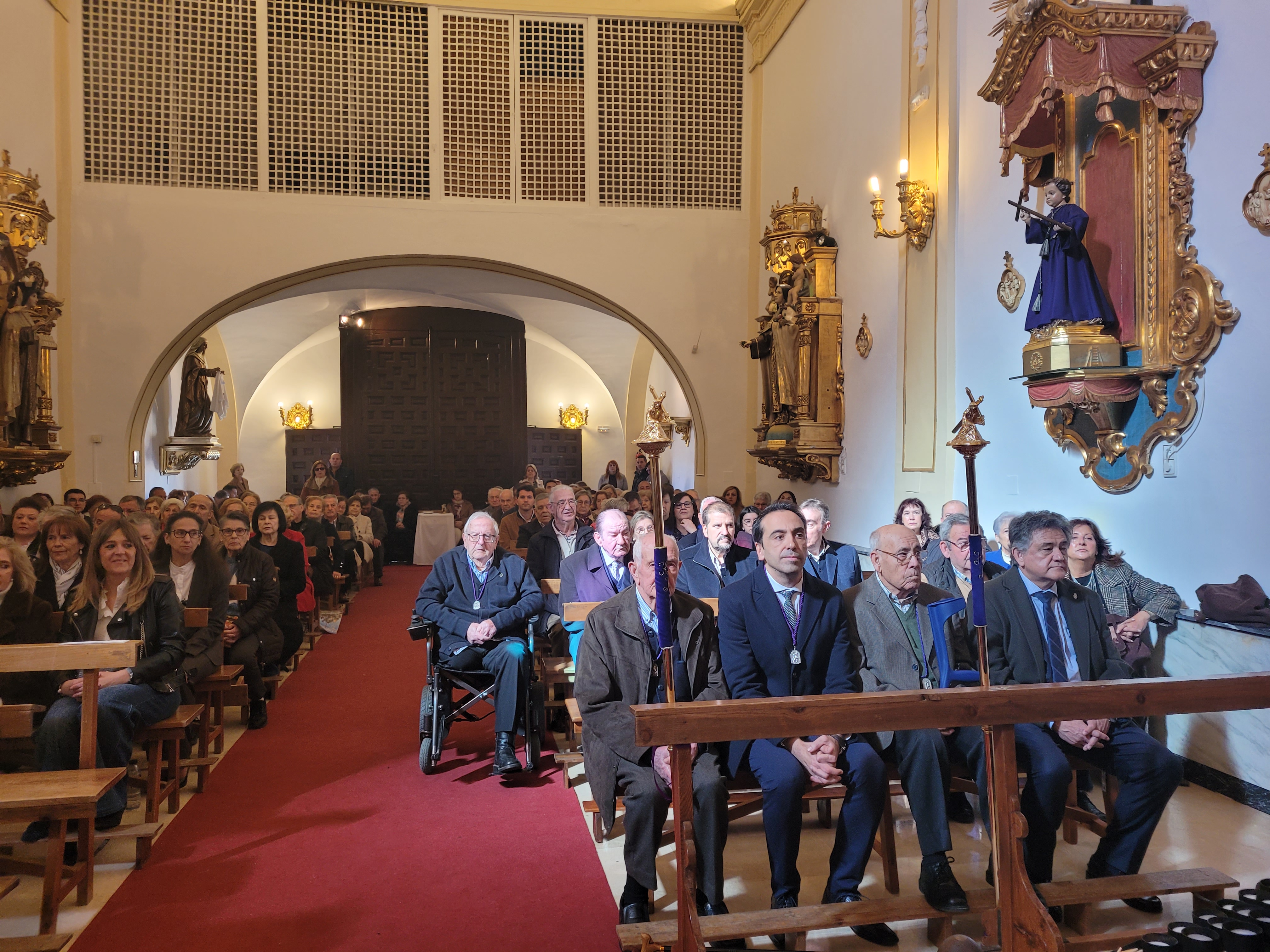La Paz congregó a numerosos fieles, entre los que se encontraba el alcalde.