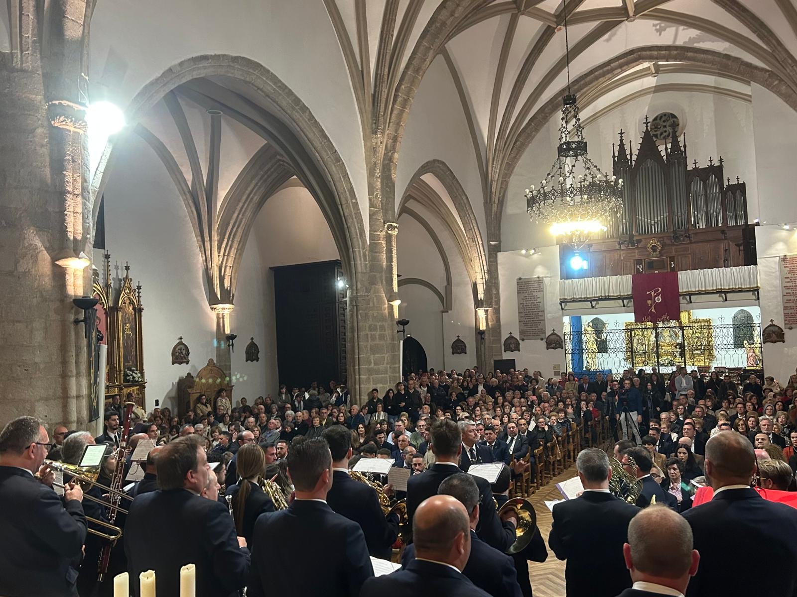 La Banda Municipal de Música inauguró el acto.