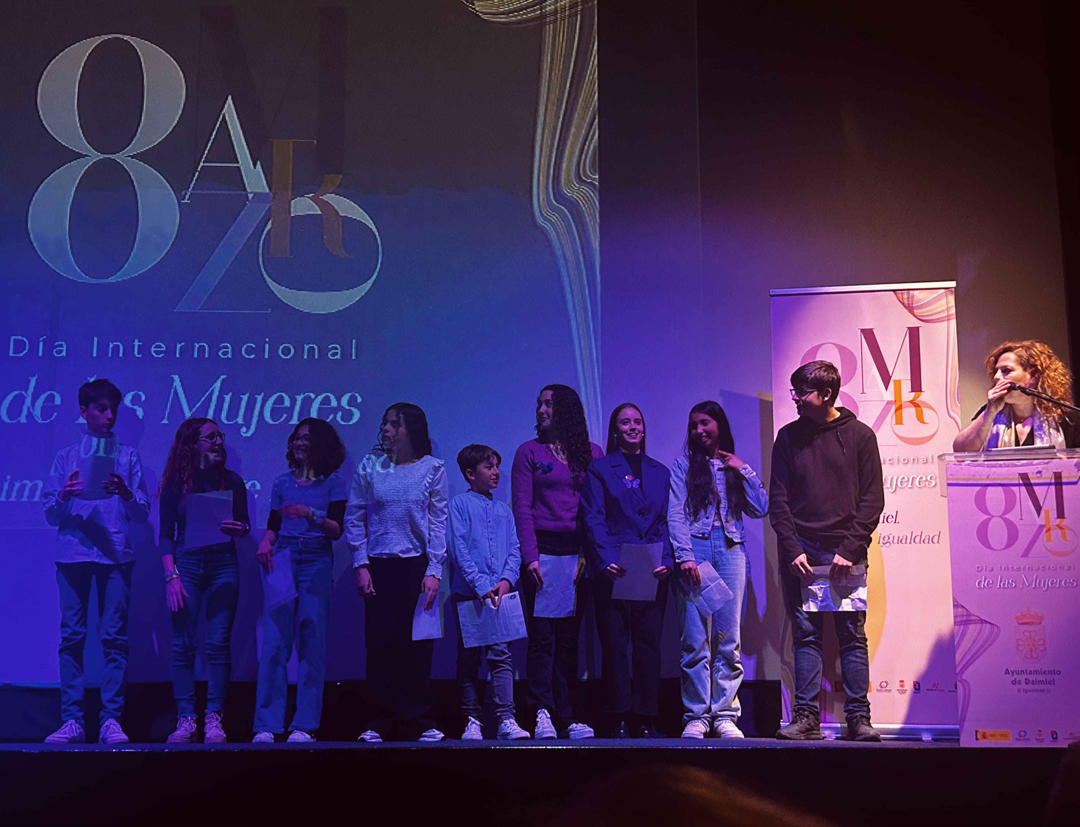 Niños y jóvenes participantes del acto