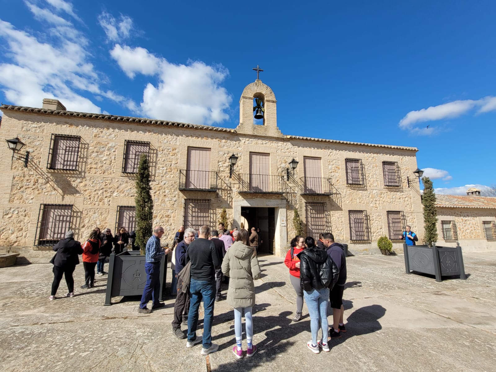 Un momento de descanso tras las plantaciones de las moreras.