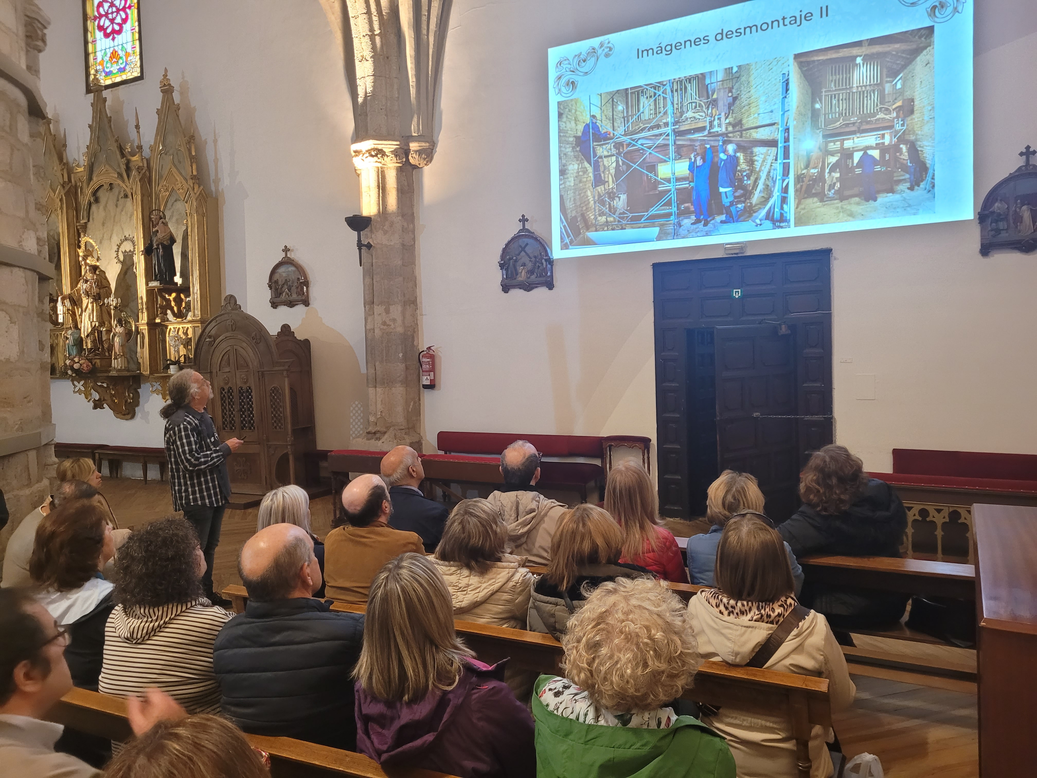 Primera visita guiada al órgano histórico Stoltz en Santa María.