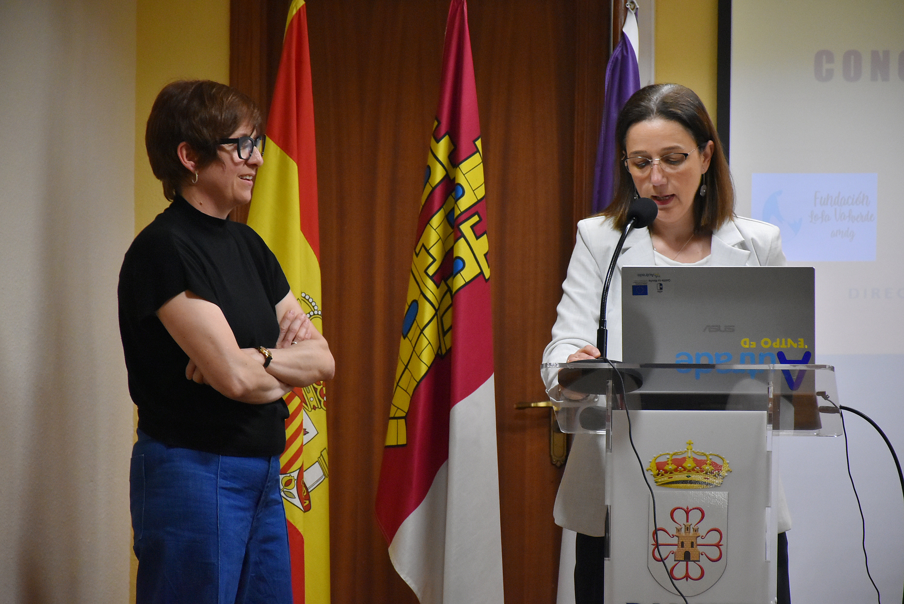 Cruces Sánchez-Miguel presentando a Olga Marco Gómez