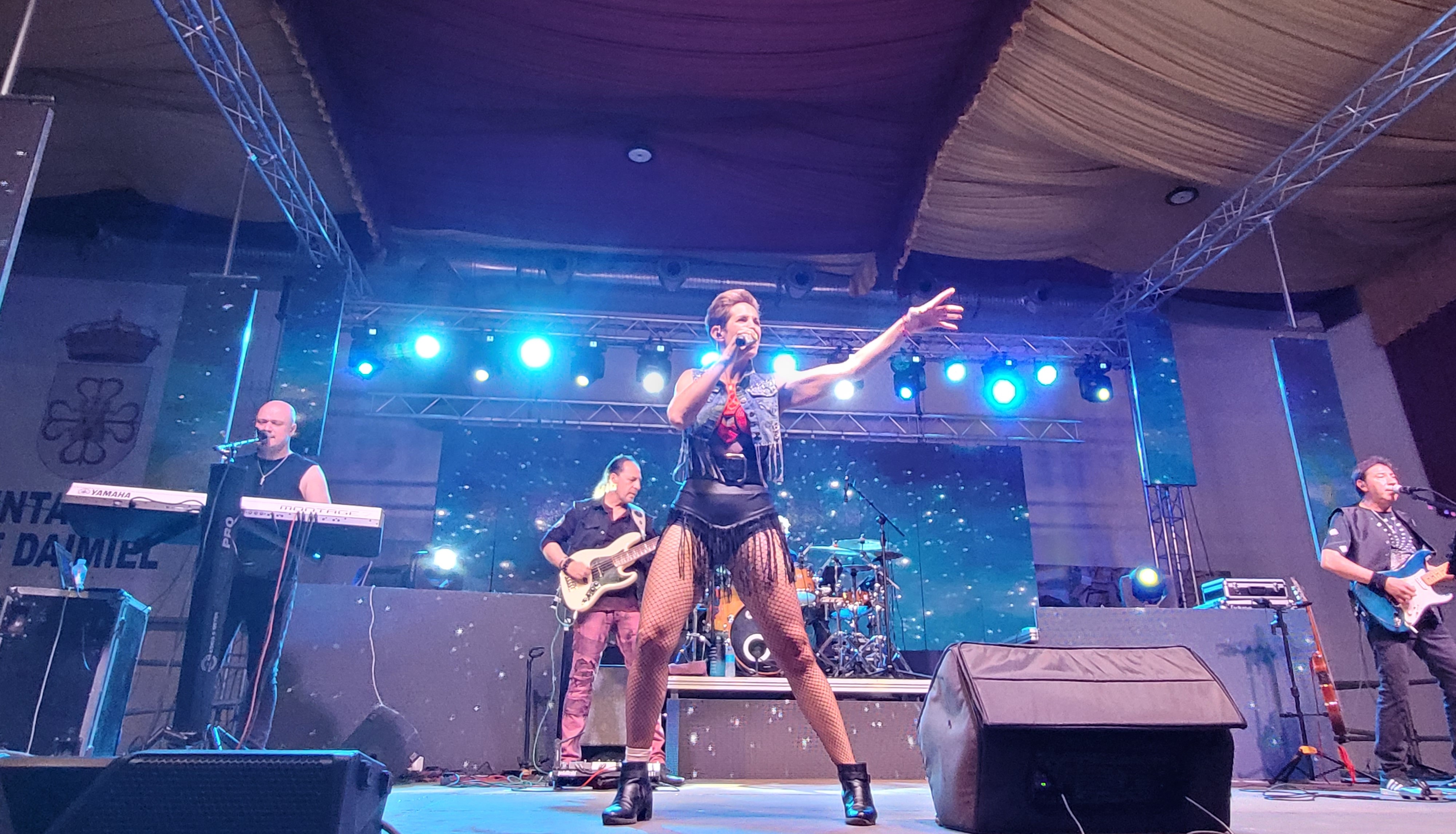 El tema '1917' abrió el concierto.