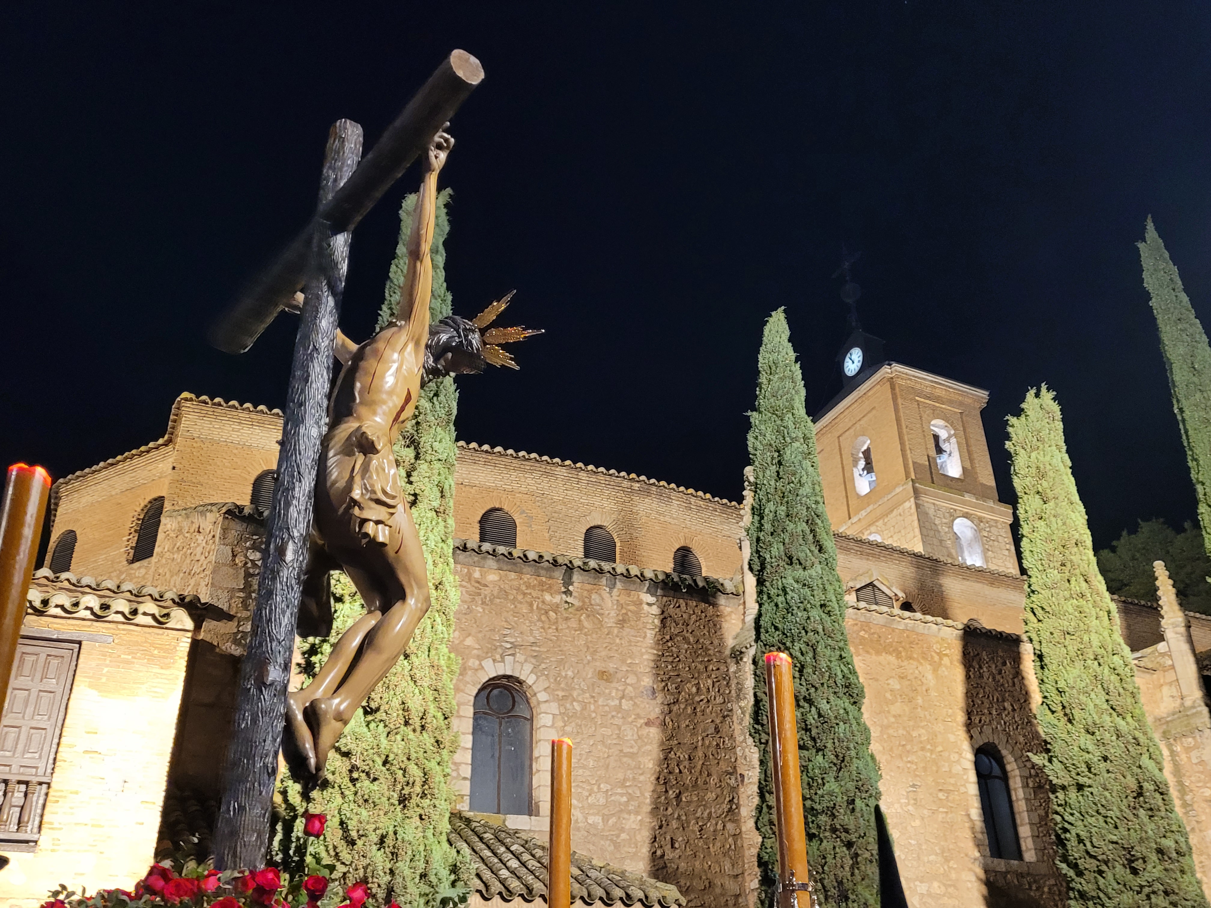 Vía crucis del Cristo del Consuelo a su paso por Santa María.