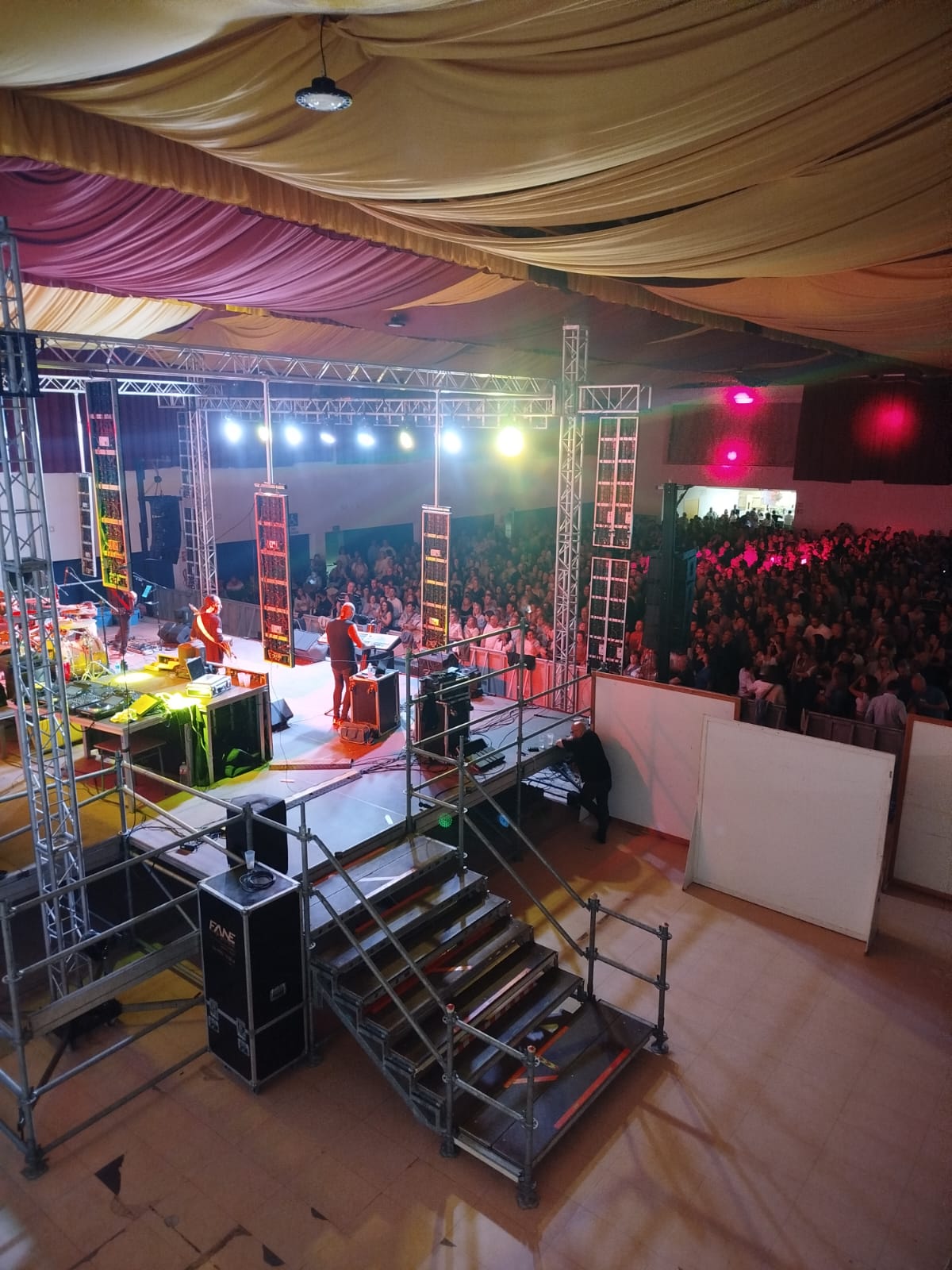 Más de mil personas disfrutaron de la música el sábado por la noche.