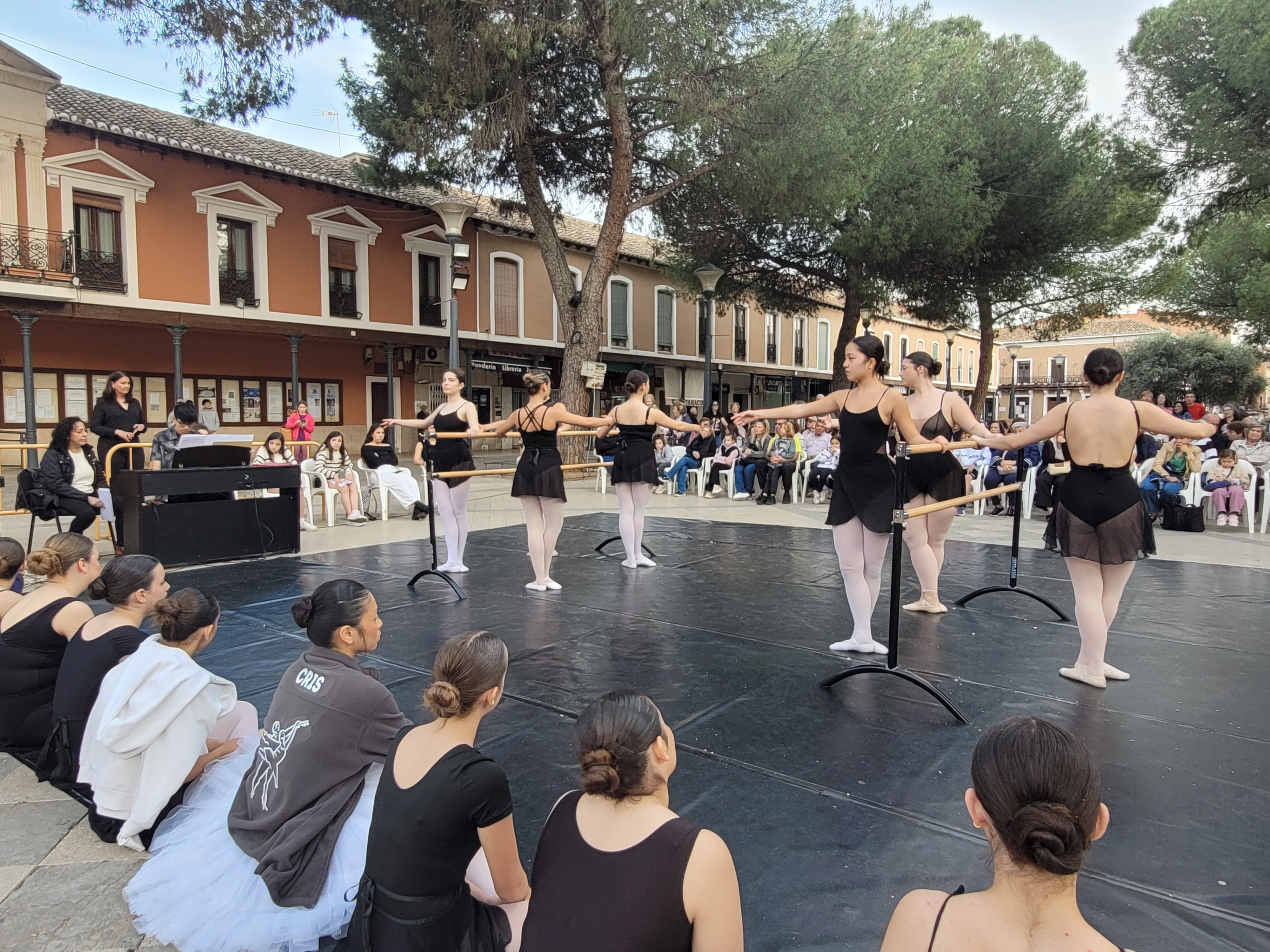 Audiciones de danza en la Plaza de España.