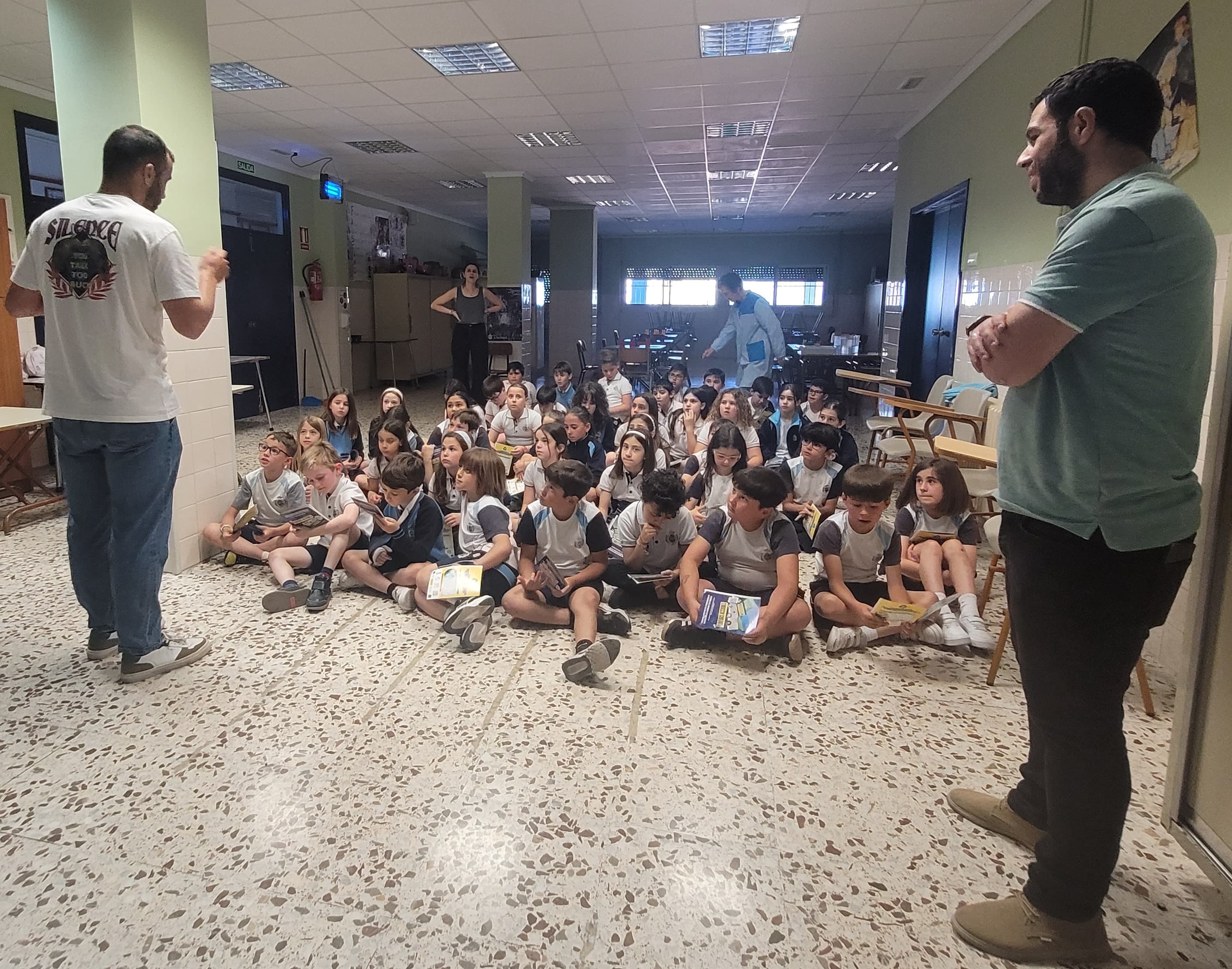 Un momento de la charla impartida en el colegio Divina Pastora.