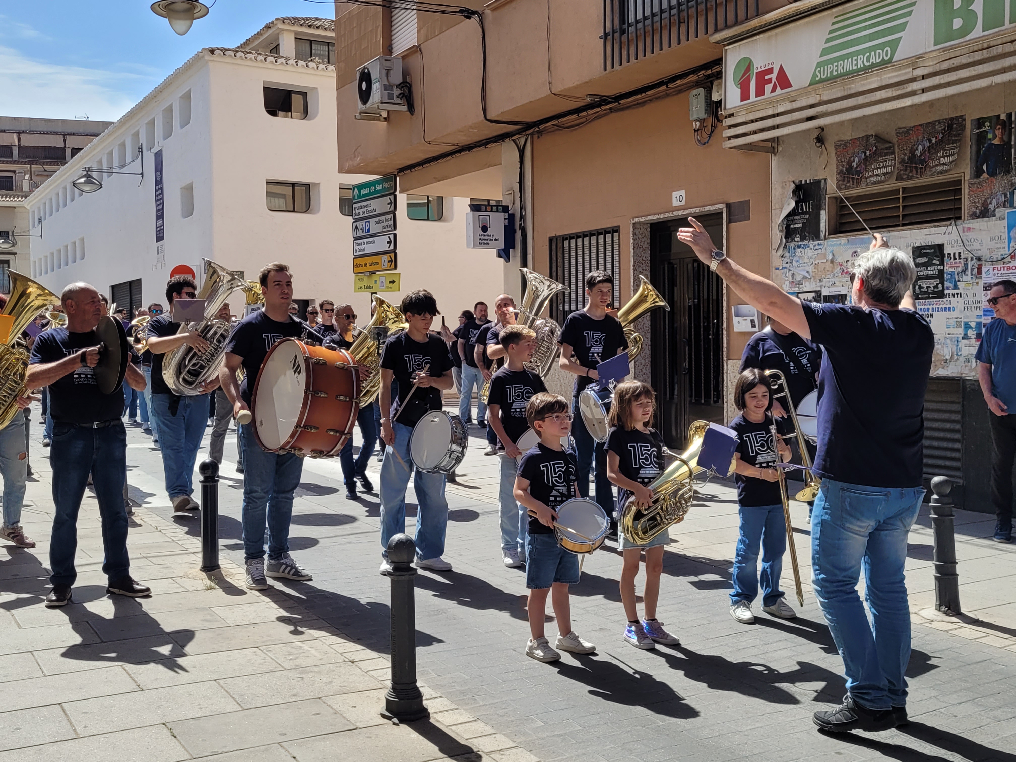 Los músicos realizaron un pasacalles por las calles más céntricas de Daimiel.