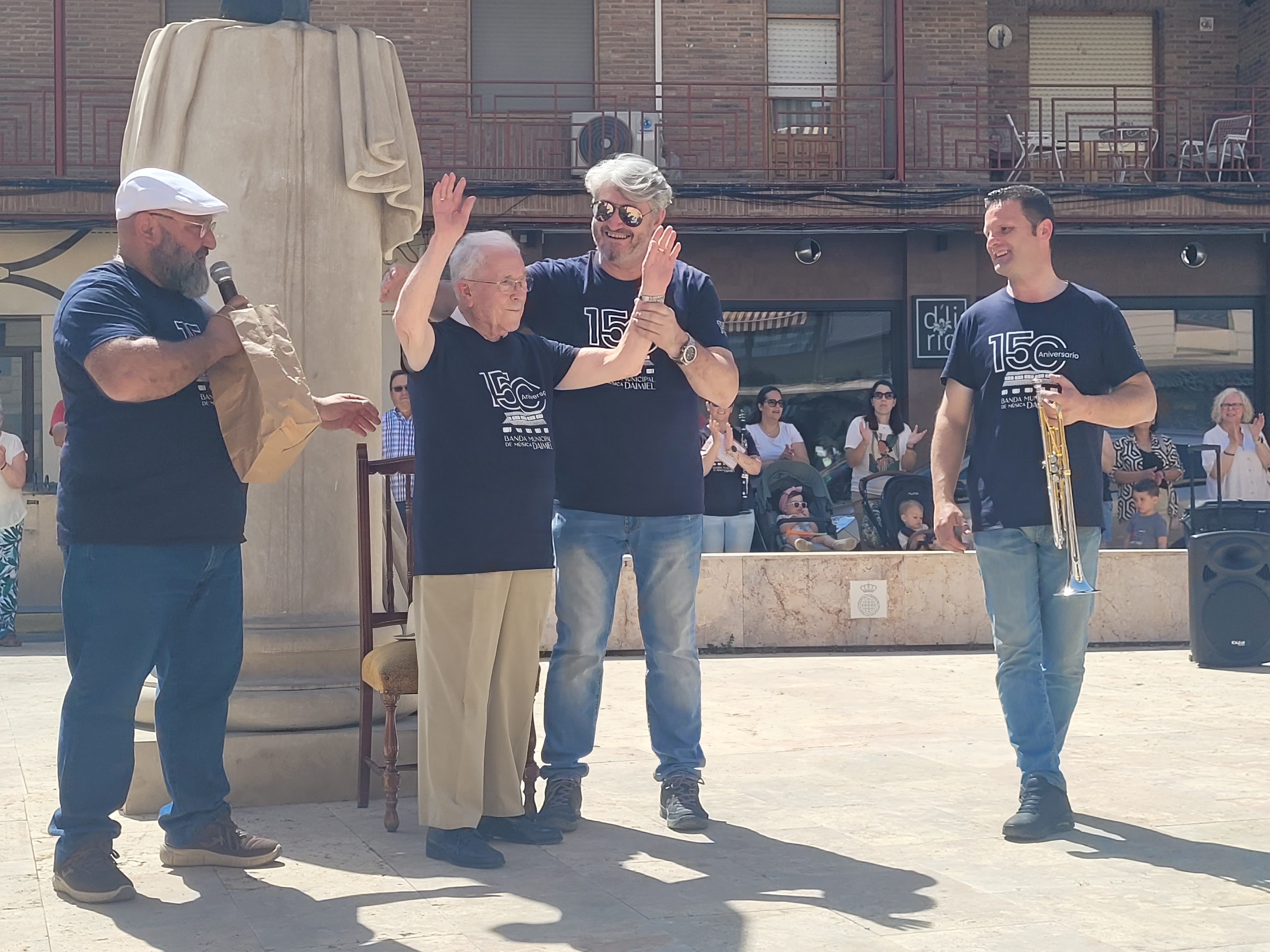 Homenaje al músico no activo de mayor edad, Saturnino Díaz del Campo, de 95 años.