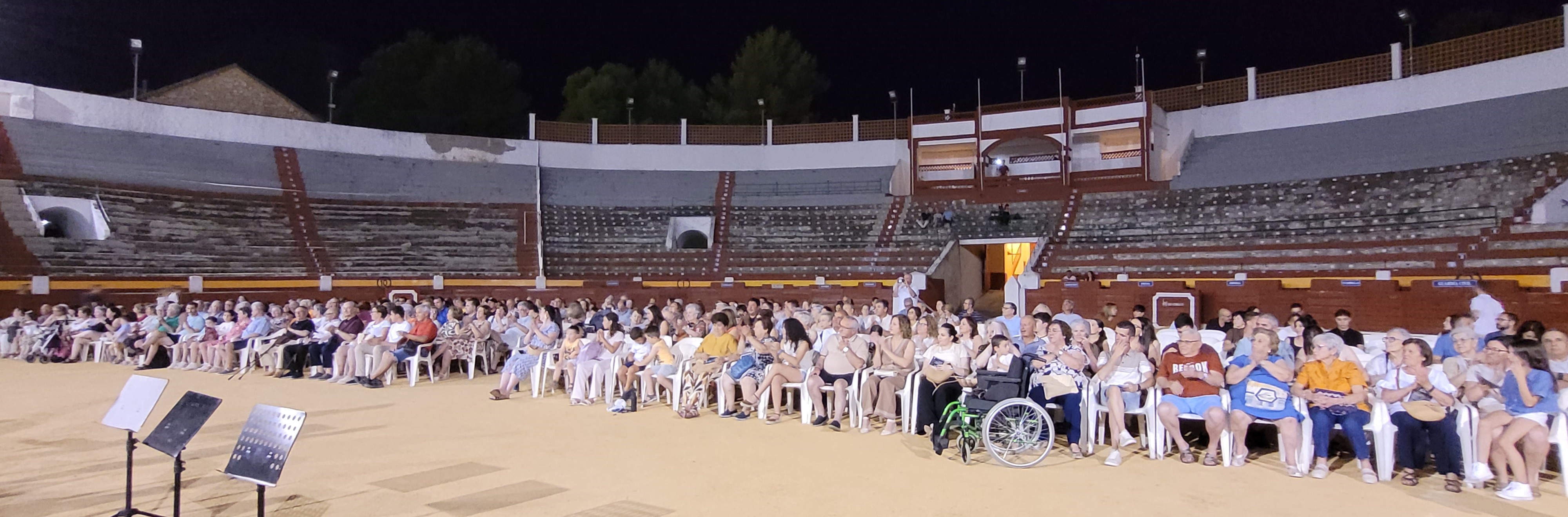 El público disfrutó del primer concierto de verano.